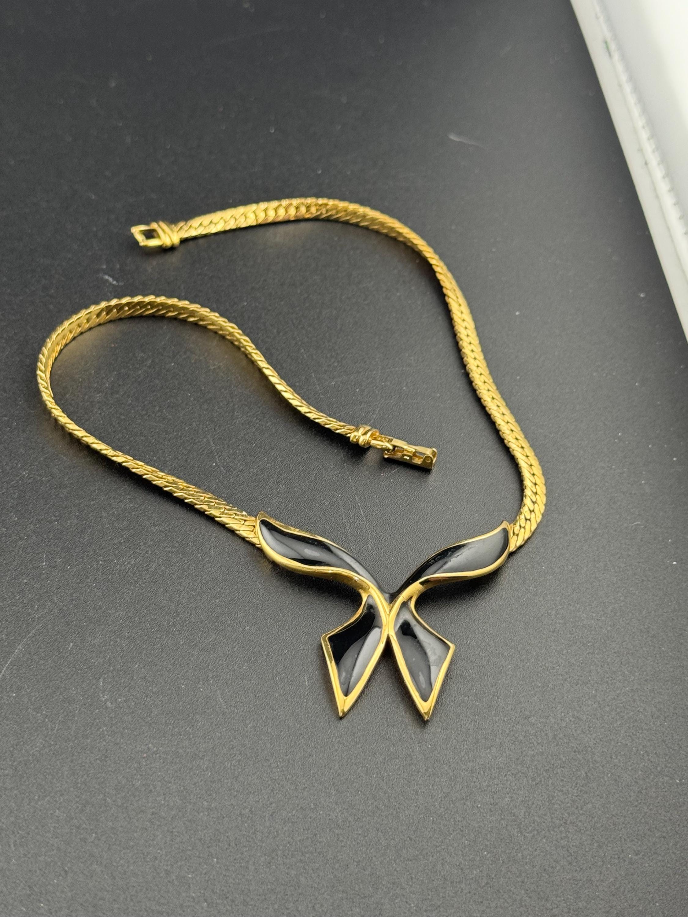 Petite neck 39cm Signed d’orlan designer black enamel gold tone ribbon bow pendant necklace