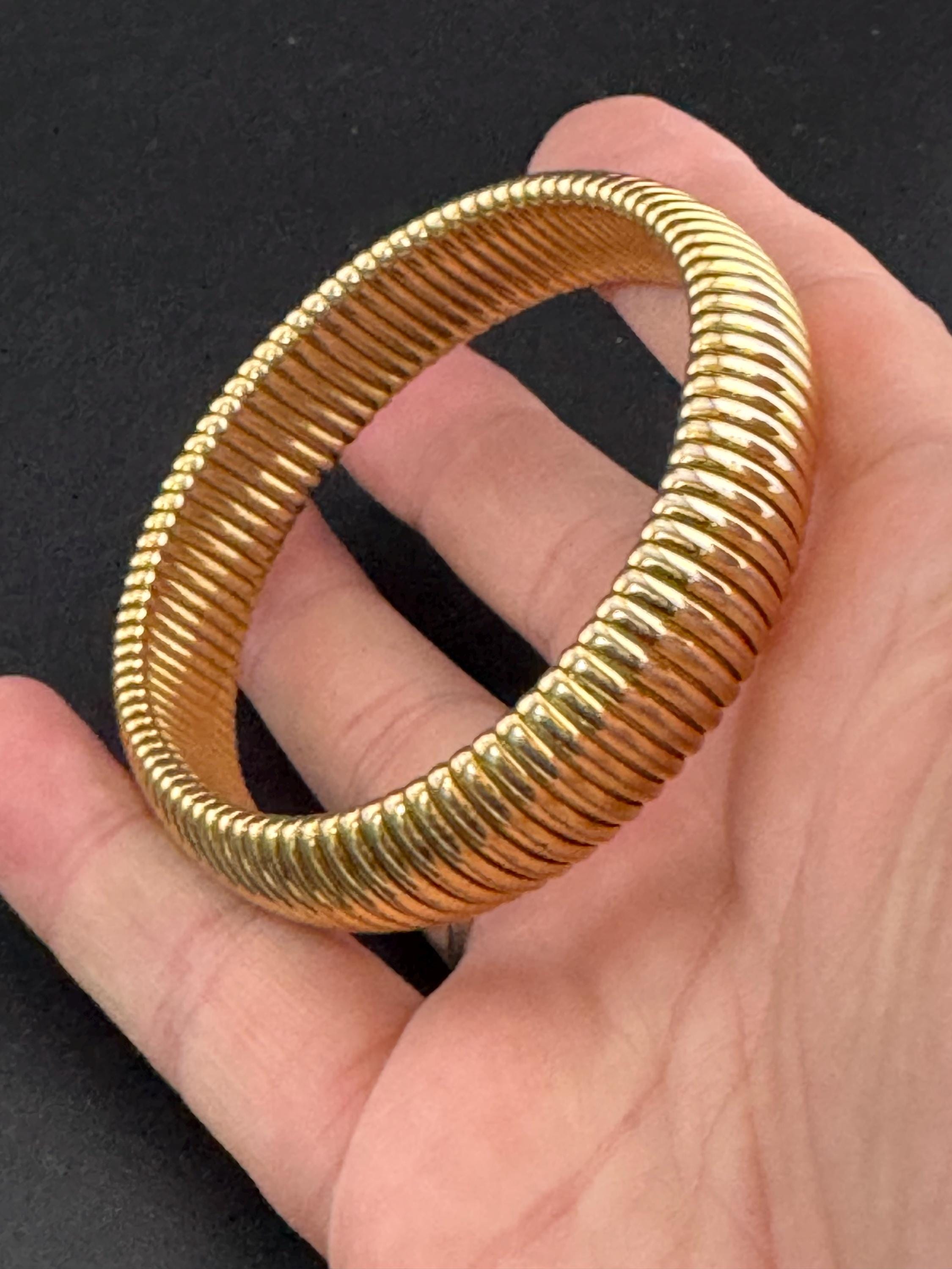designer MONET signed gold tone 1.5cm wide set plain omega stretch bangle bracelet 1980s 1990s