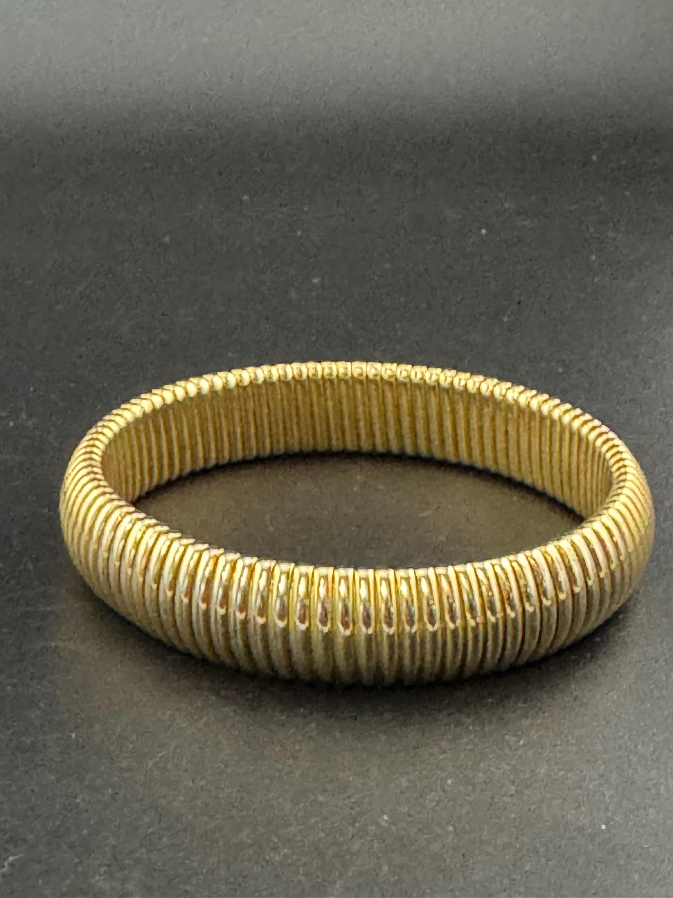 designer MONET signed gold tone 1.5cm wide set plain omega stretch bangle bracelet 1980s 1990s