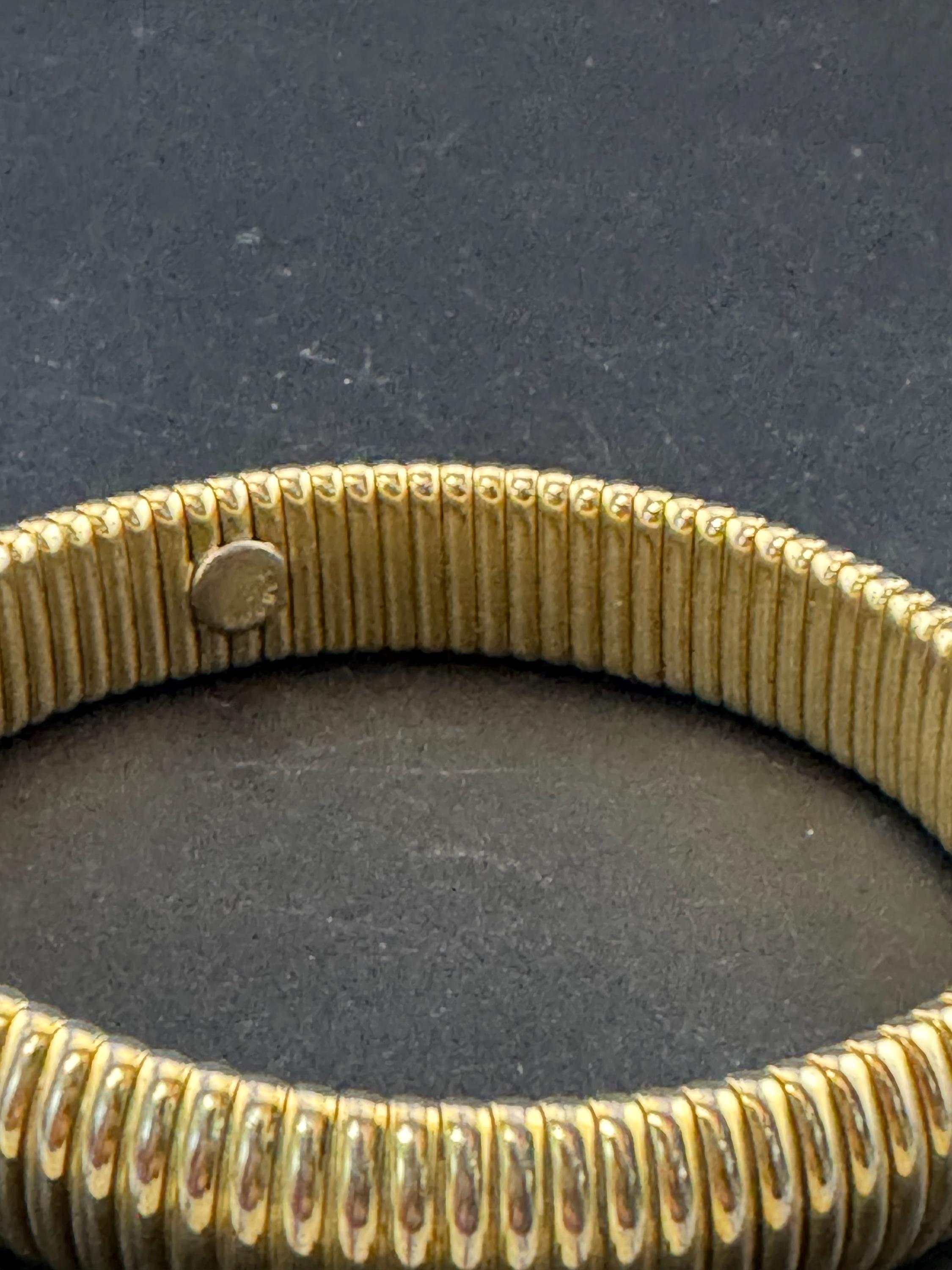 designer MONET signed gold tone 1.5cm wide set plain omega stretch bangle bracelet 1980s 1990s
