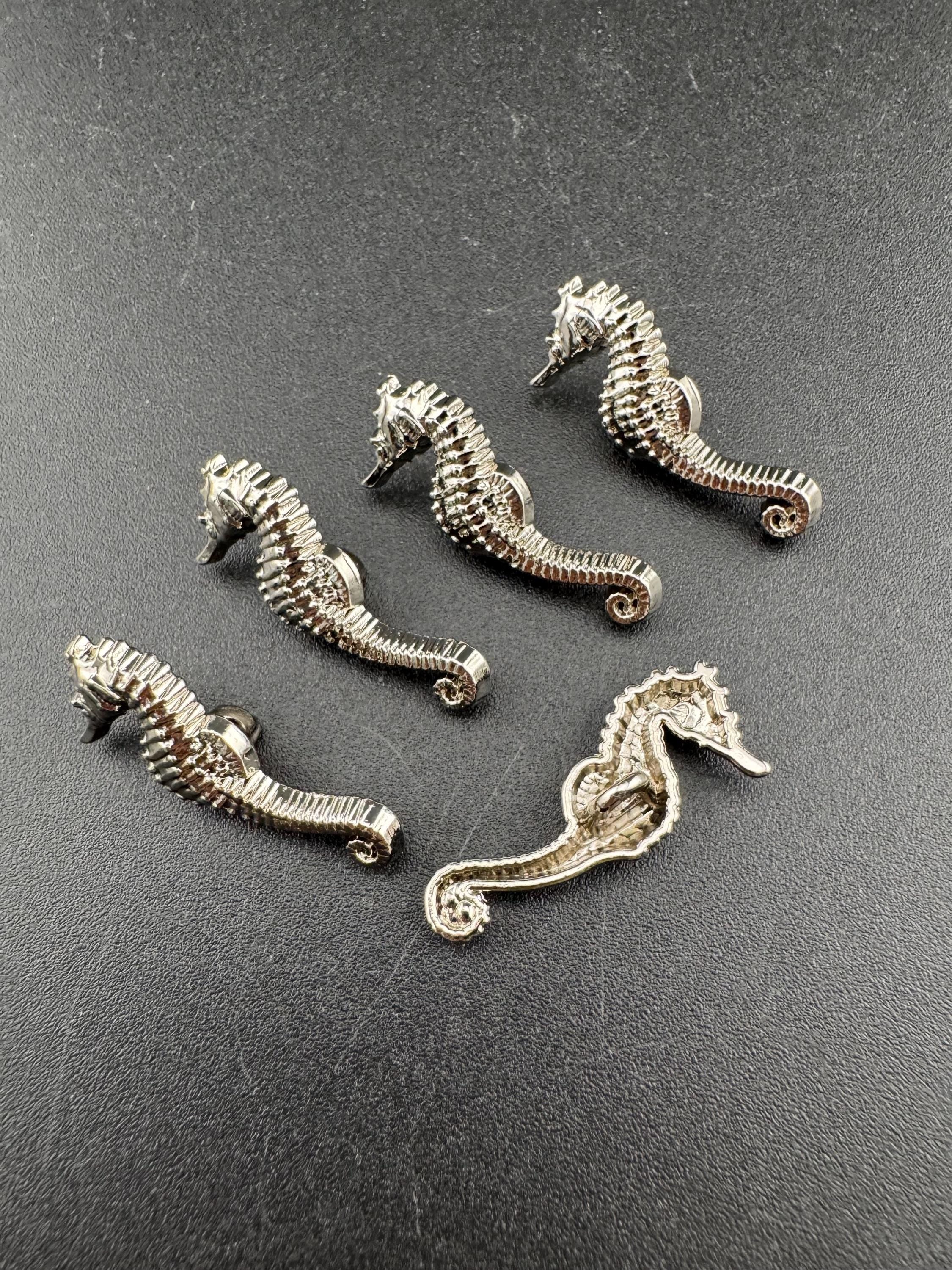 Pack of 5 pieces 30mm silver tone seahorse buttons with metal shank nautical style
