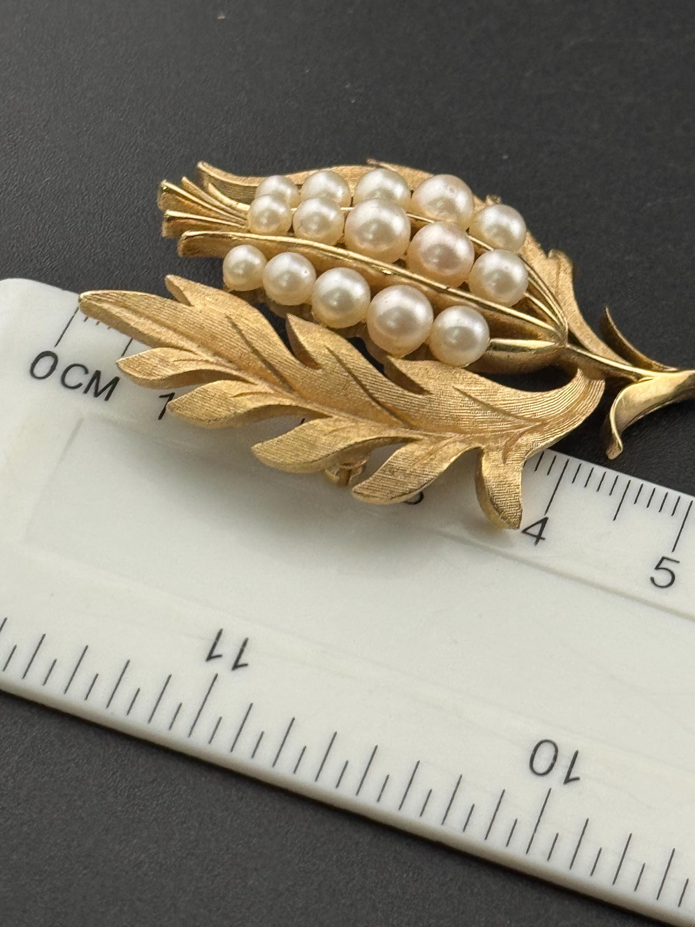 Vintage signed TRIFARI 5.5cm stylised faux pearl floral thistle brooch gold tone