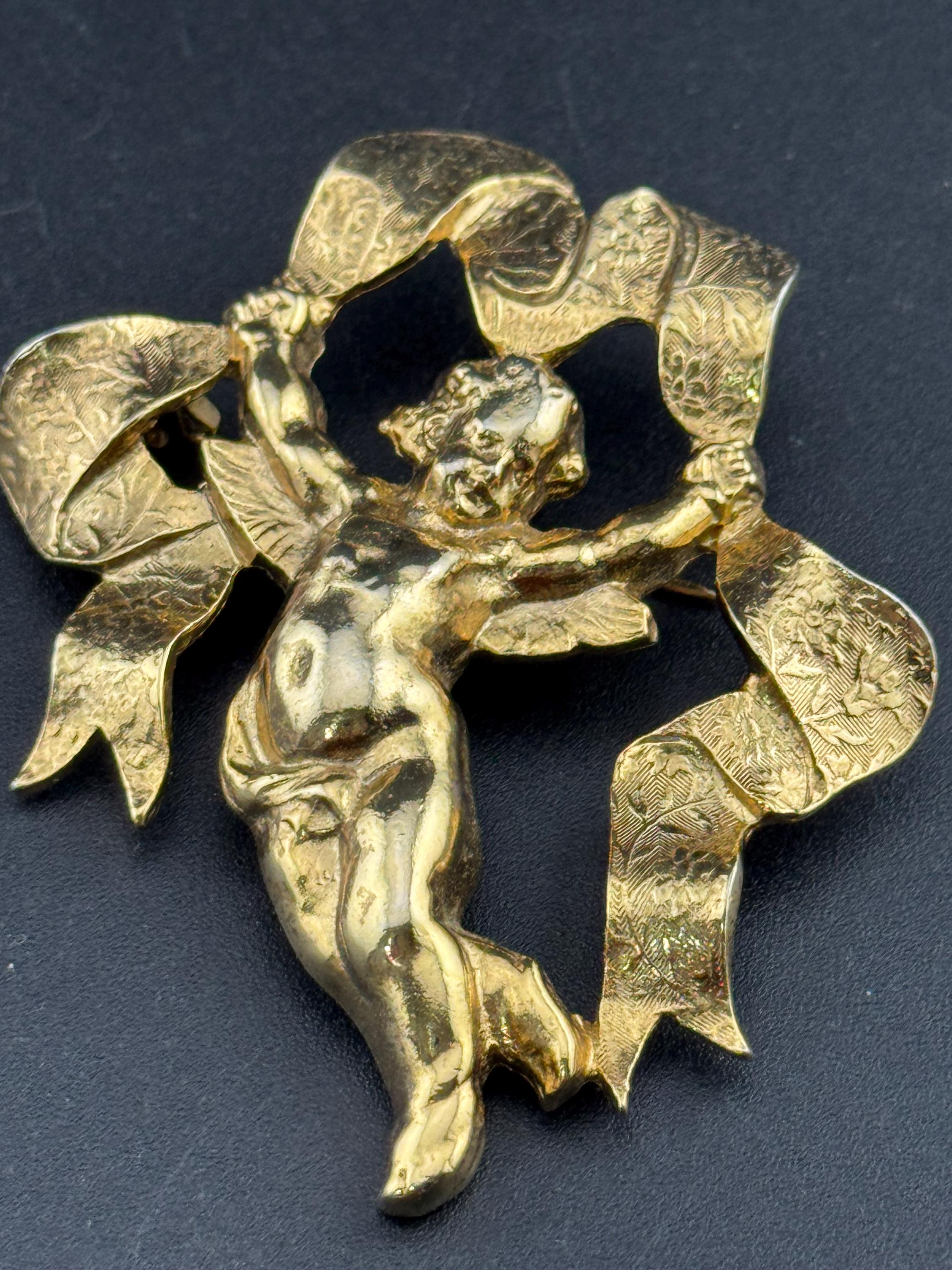 6cm Signed Butler and Wilson gold tone classical cherubs and ribbons brooch, Heavy plating and beautiful quality