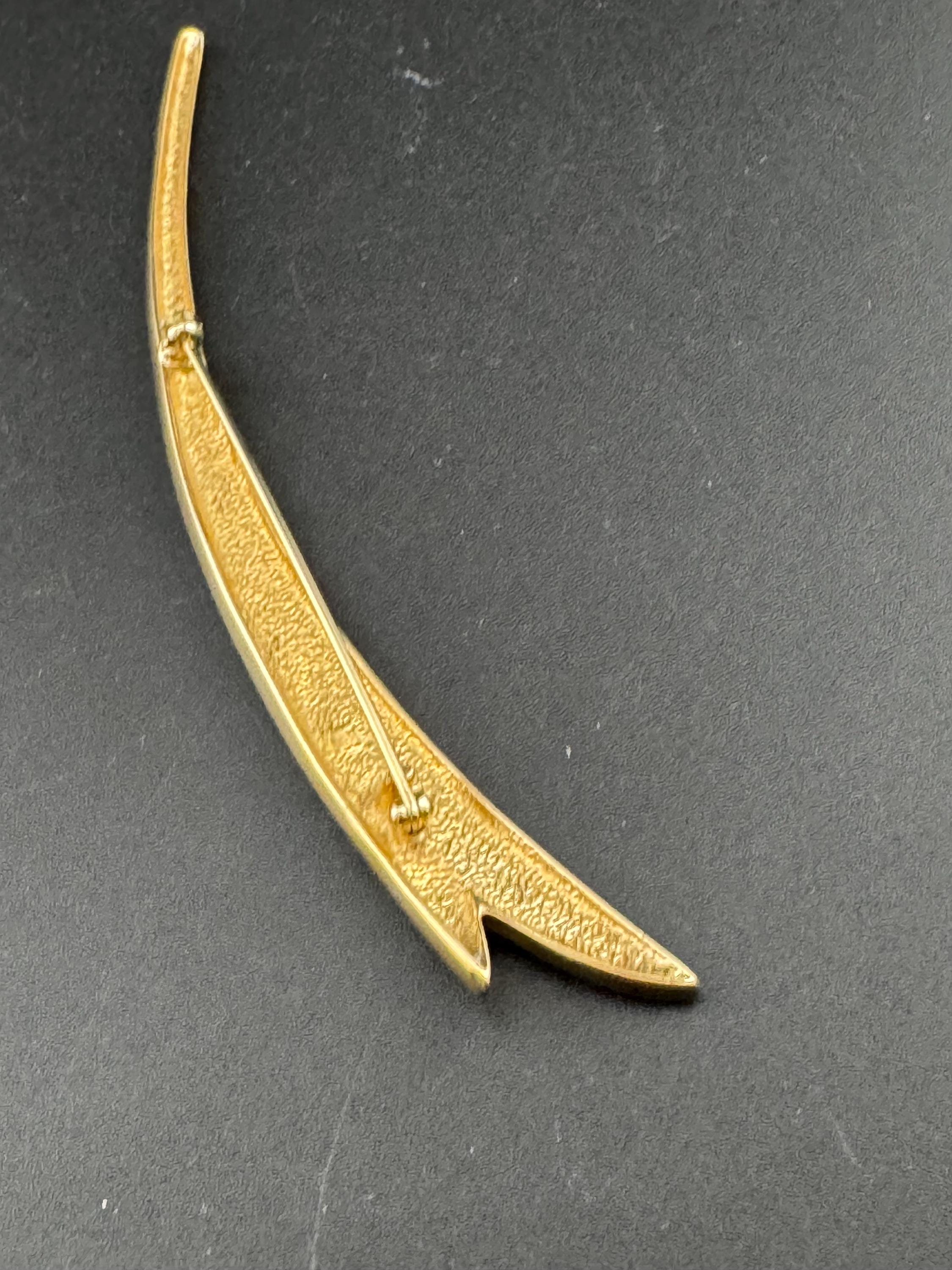 Vintage signed IV oversized 12cm very green enamel gold tone bar brooch long pin