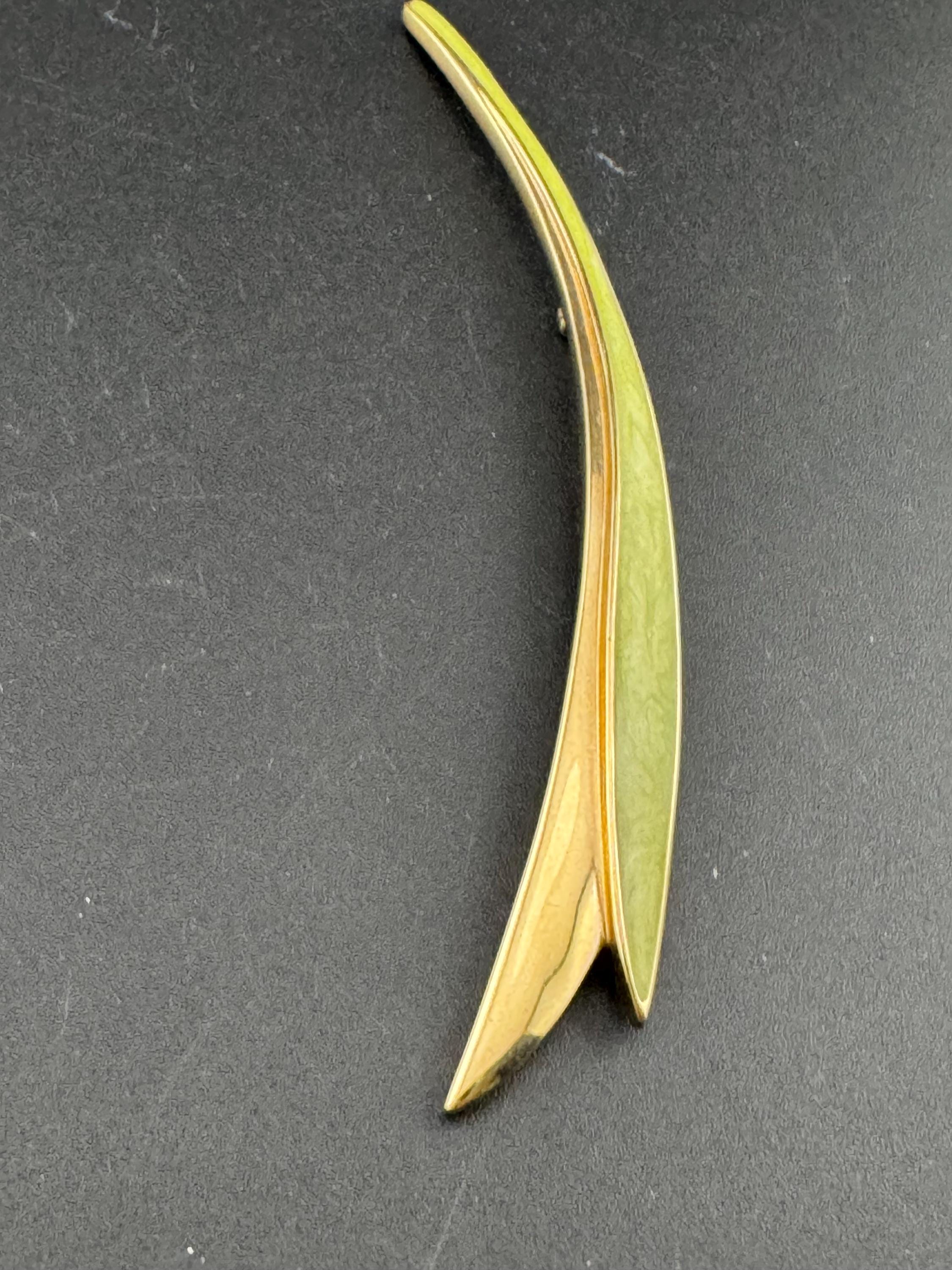 Vintage signed IV oversized 12cm very green enamel gold tone bar brooch long pin