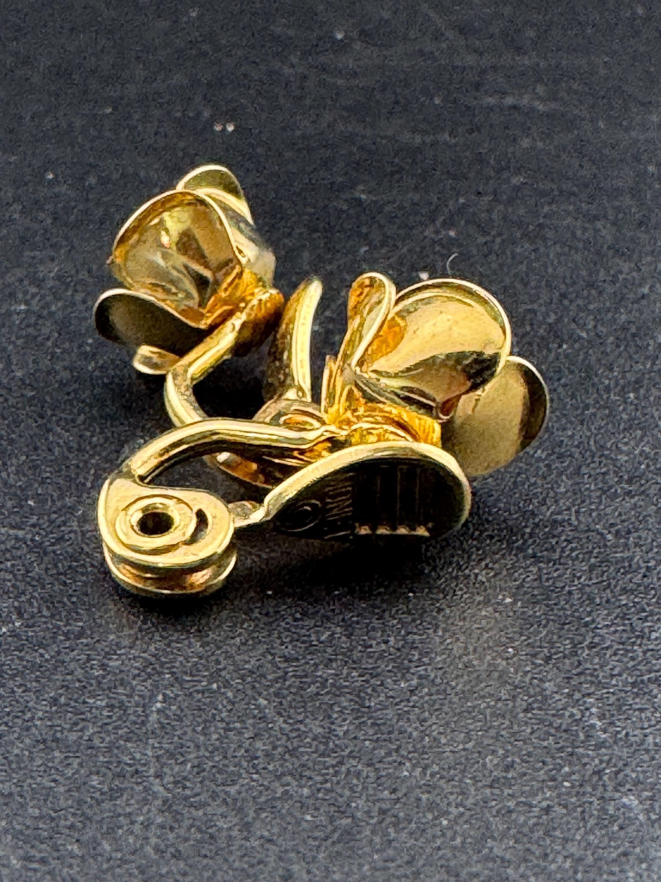 Vintage signed Monet 22ct triple gold plated floral rose stud clip on earrings