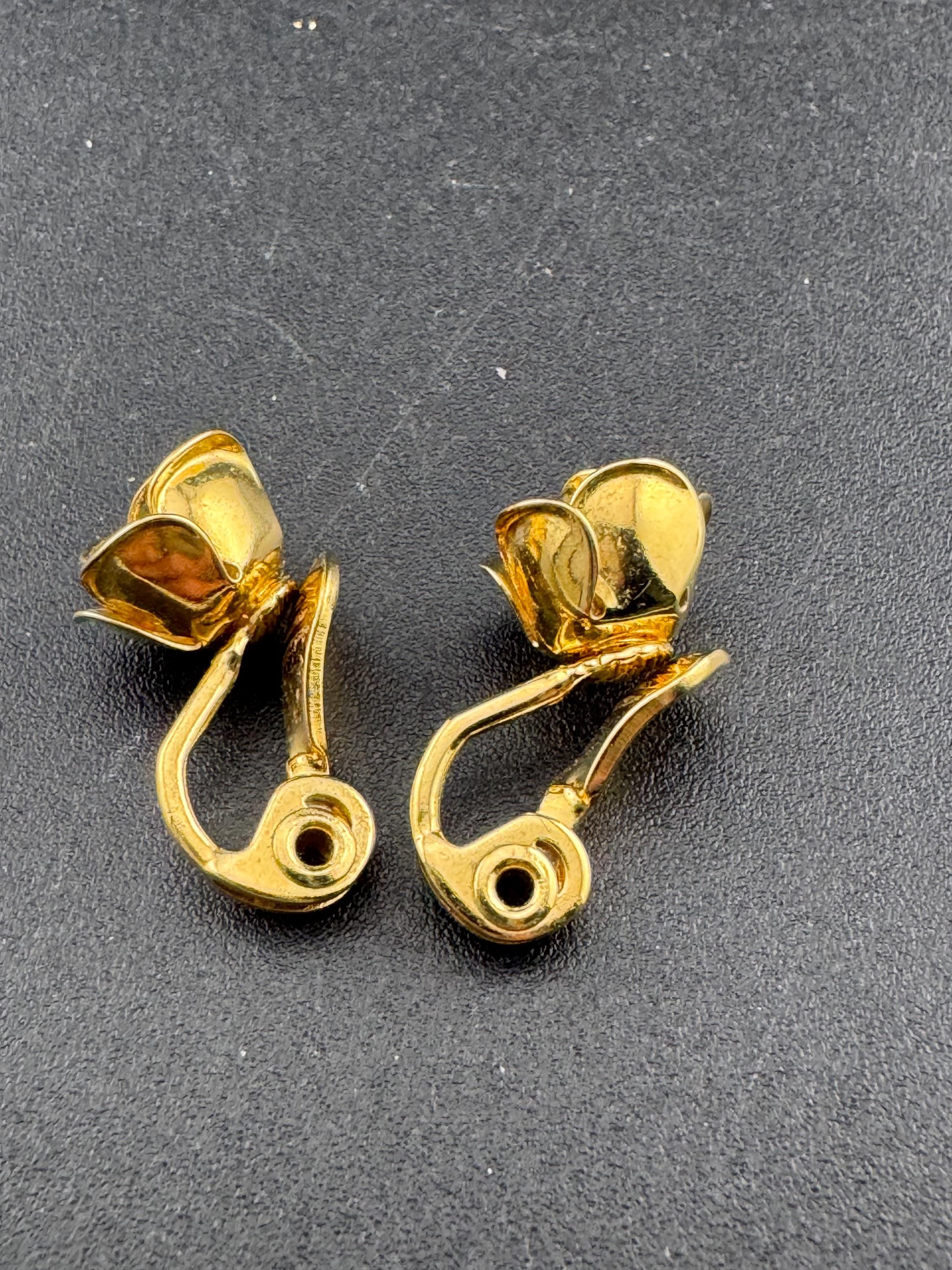 Vintage signed Monet 22ct triple gold plated floral rose stud clip on earrings