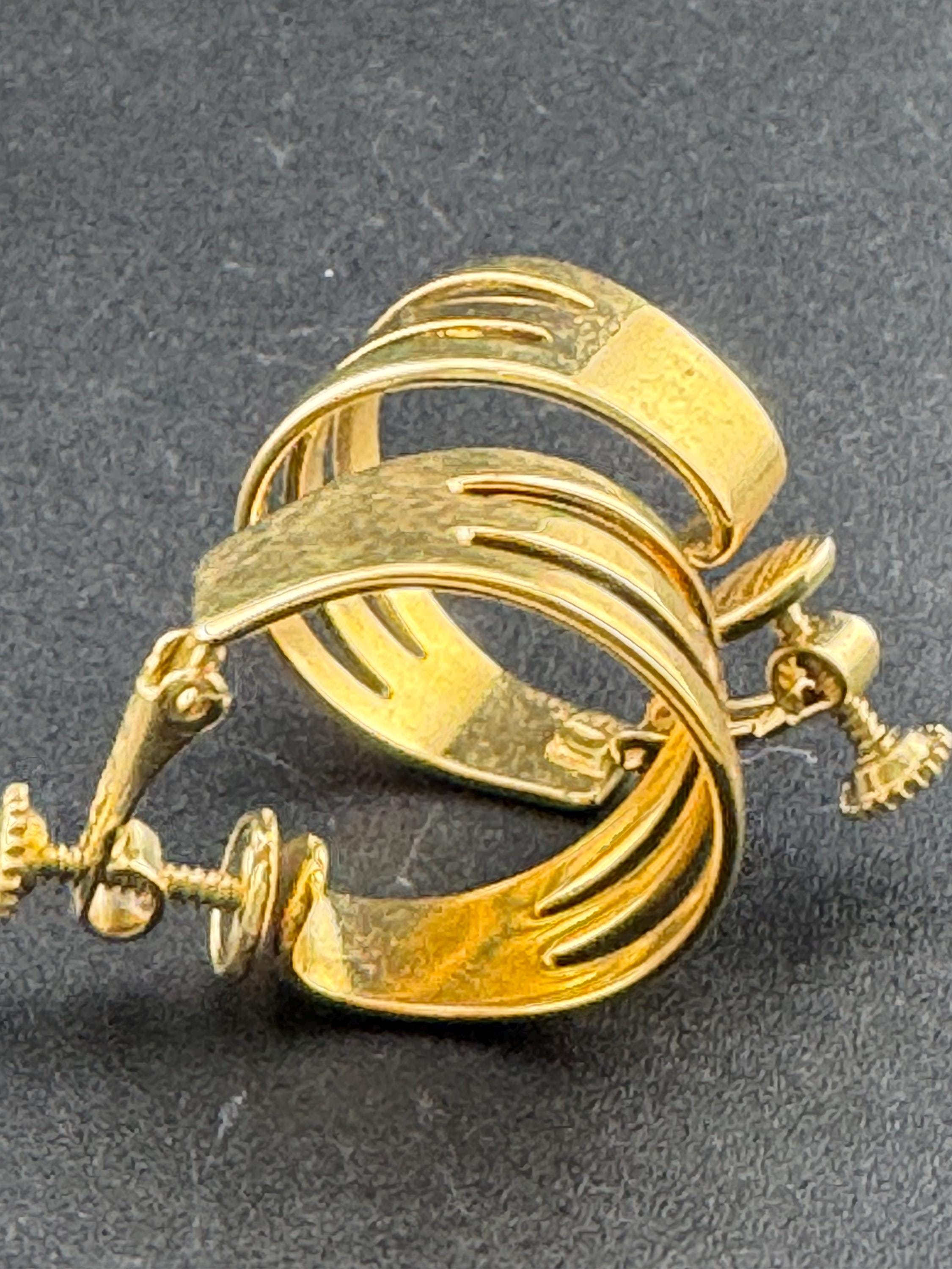 Signed NAPIER Vintage 2.5cm openwork gold tone clip on hoop earrings