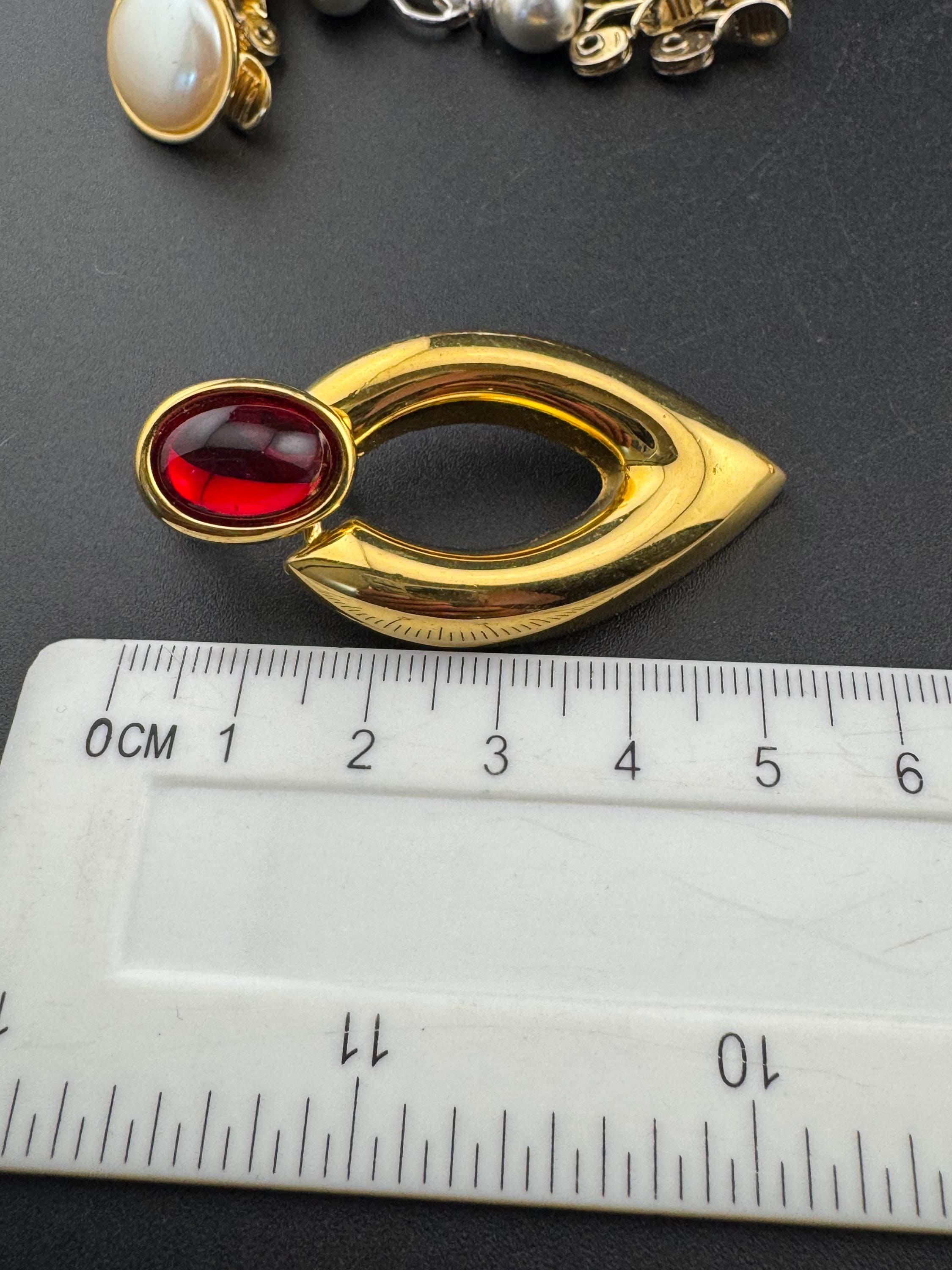 Signed Napier vintage 1980s Gold tone ruby red cabochon large pair of classic door knocker dangly drop clip on earrings