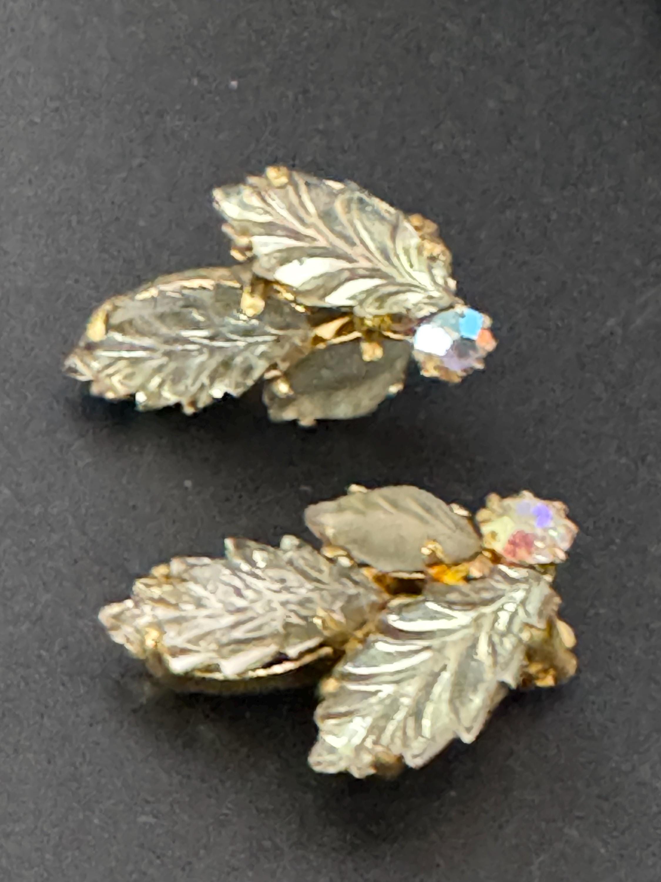 vintage grey clear glass ab rhinestone diamante floral leaf Clip on earrings 2.5cm
