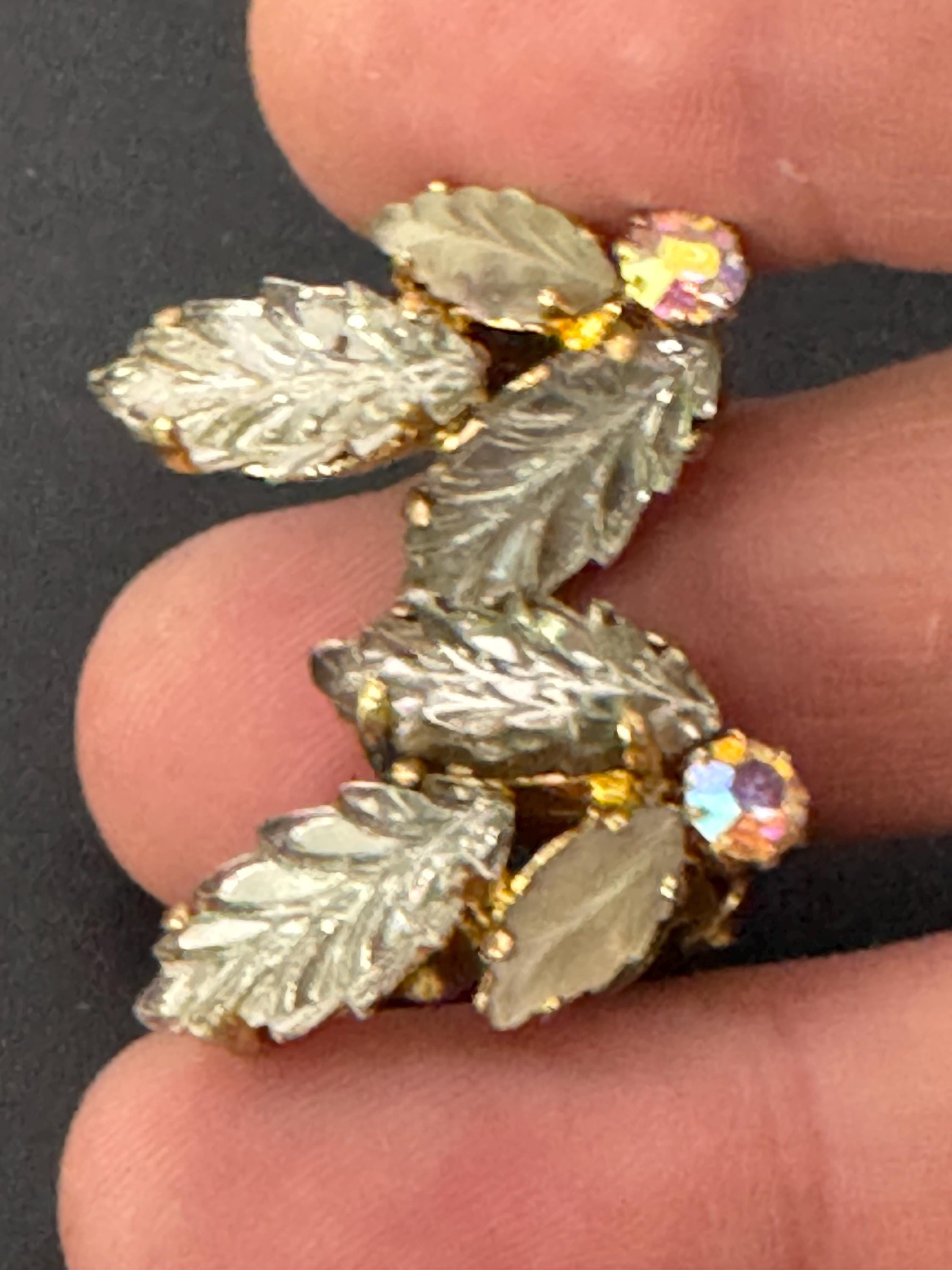 vintage grey clear glass ab rhinestone diamante floral leaf Clip on earrings 2.5cm