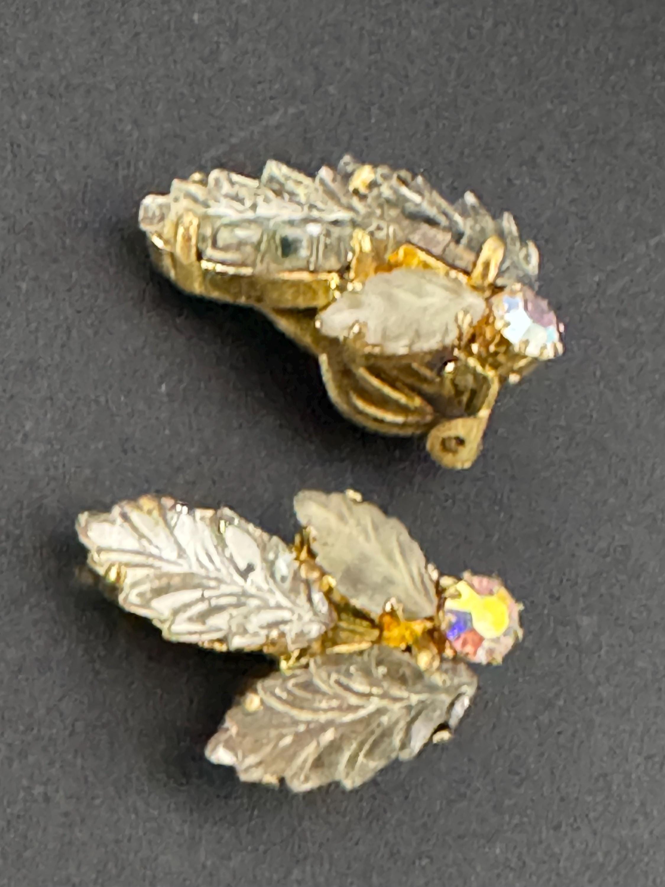 vintage grey clear glass ab rhinestone diamante floral leaf Clip on earrings 2.5cm