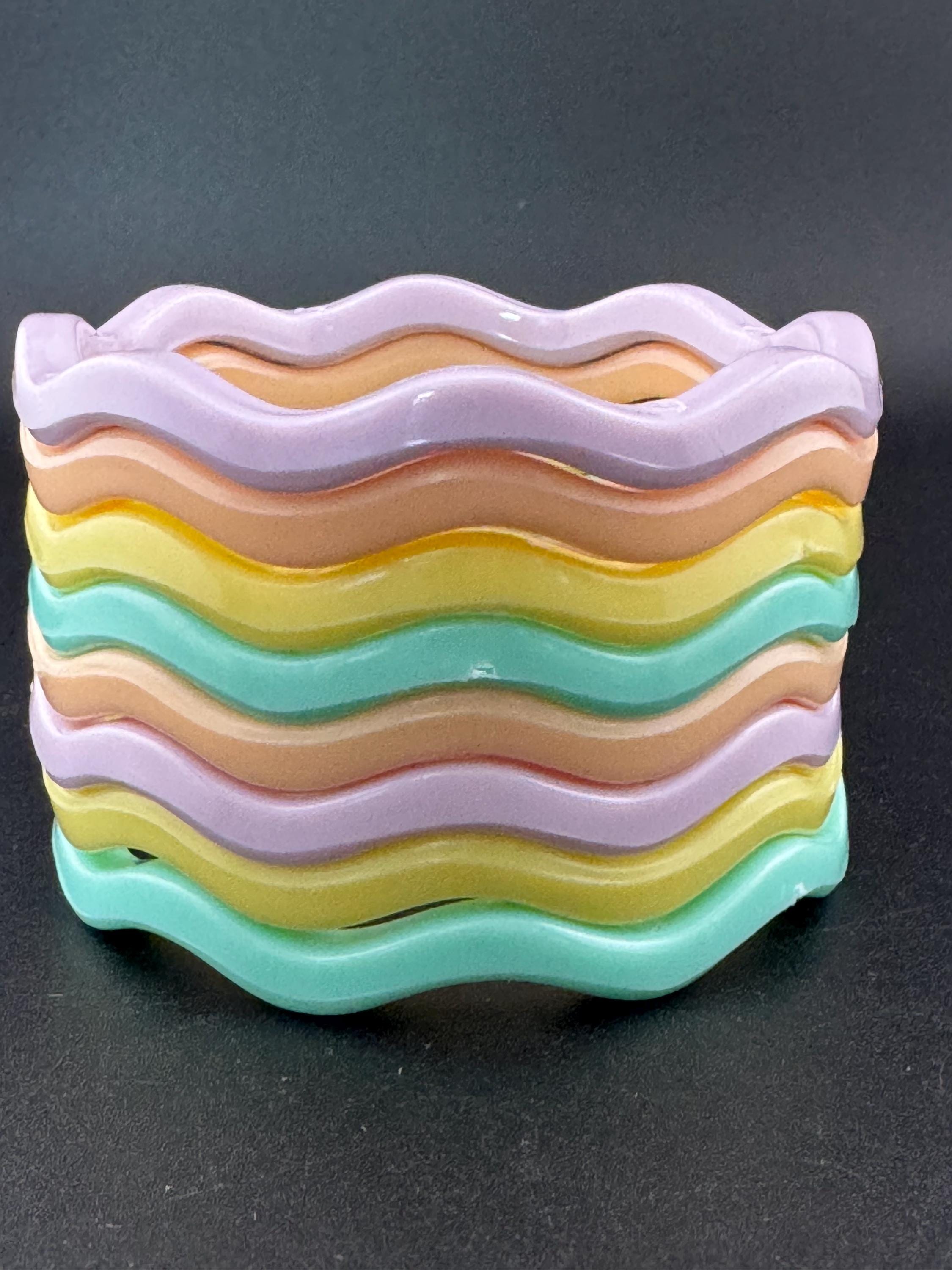Set of 8 x retro wavy interlocking stacking bangles Bangle stack pastel colours lilac peach yellow and mint green