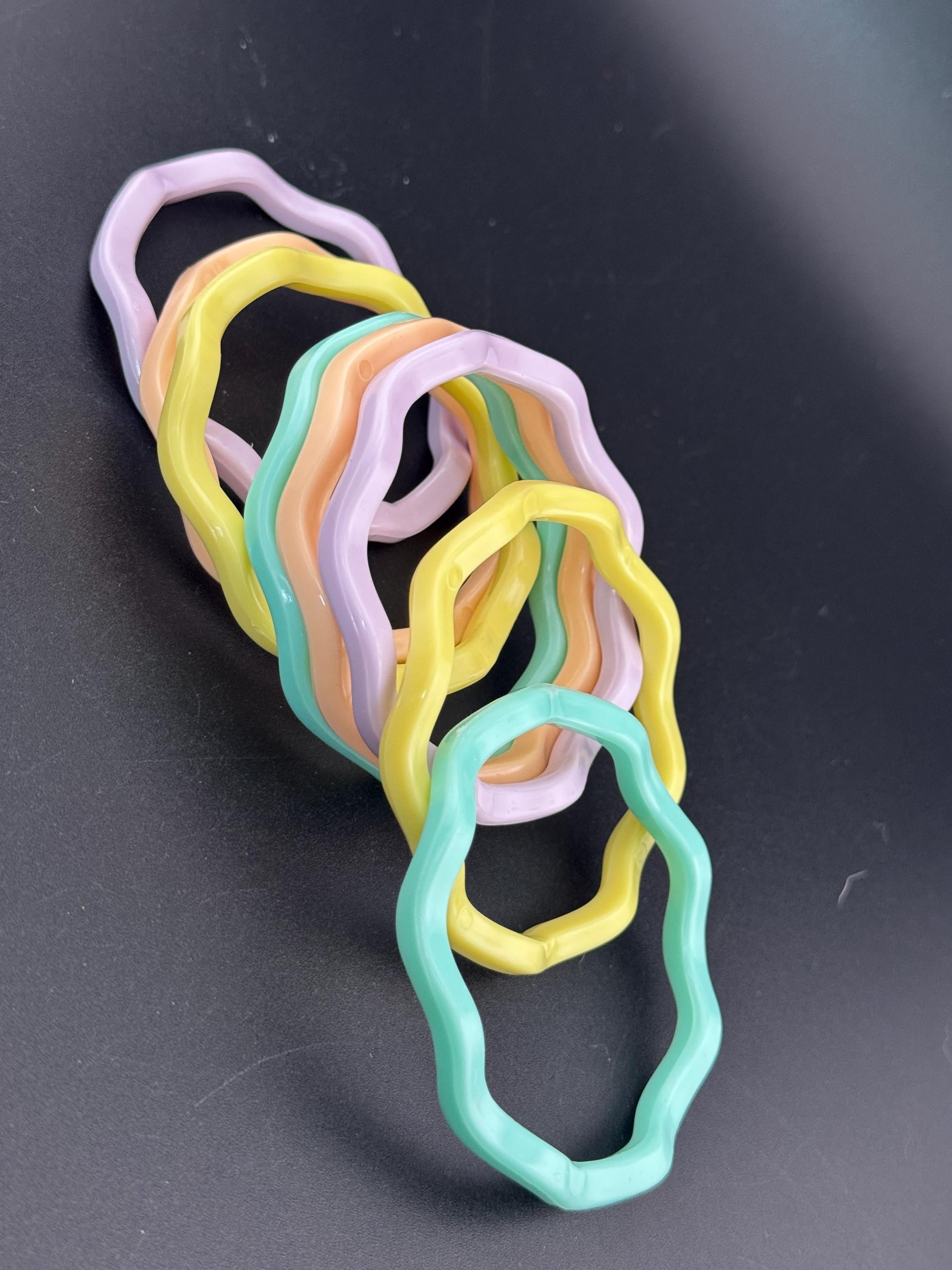 Set of 8 x retro wavy interlocking stacking bangles Bangle stack pastel colours lilac peach yellow and mint green