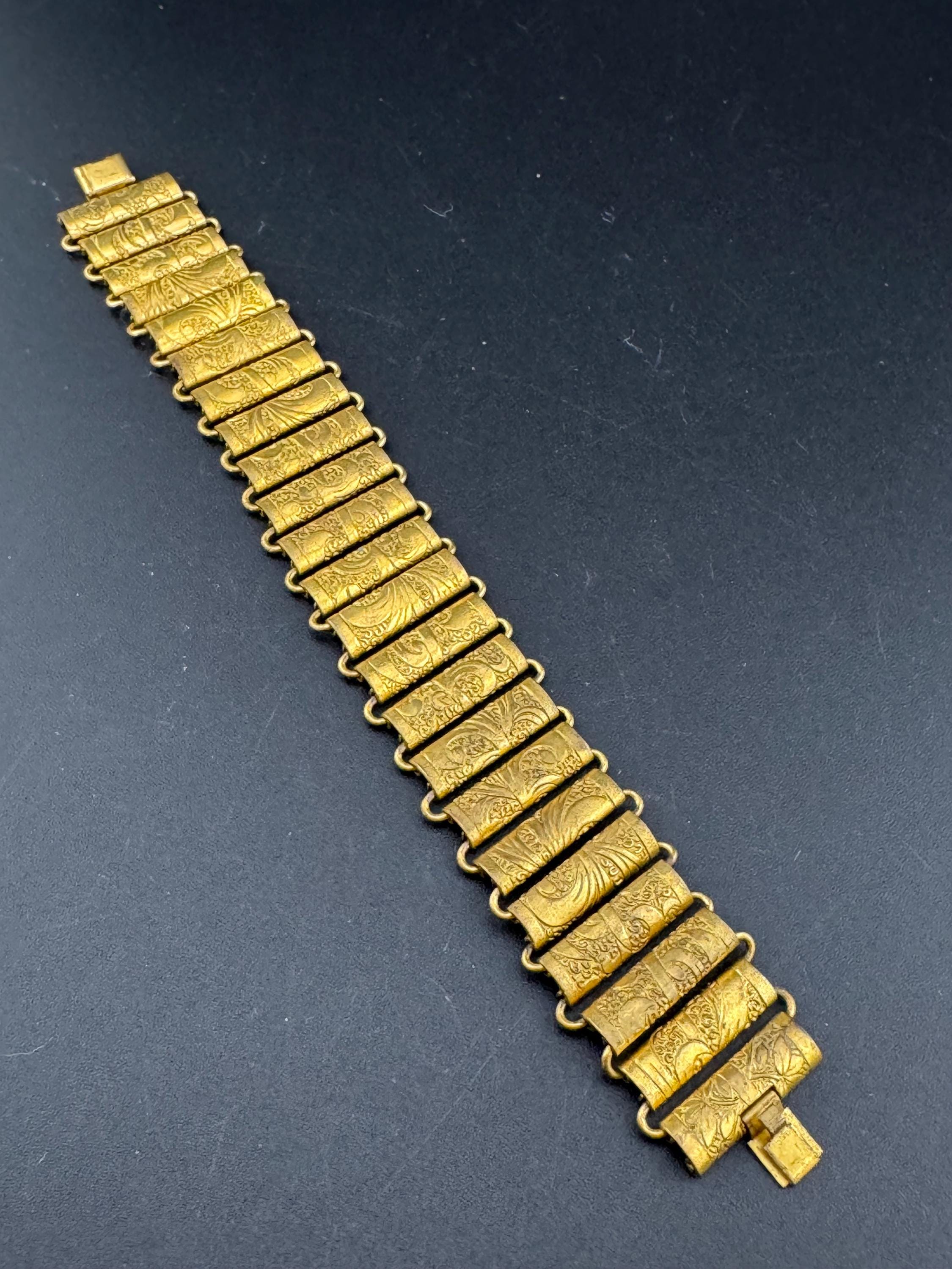 Antique 1930s Gold Tone Brass Cuff Bracelet - Petite Fit