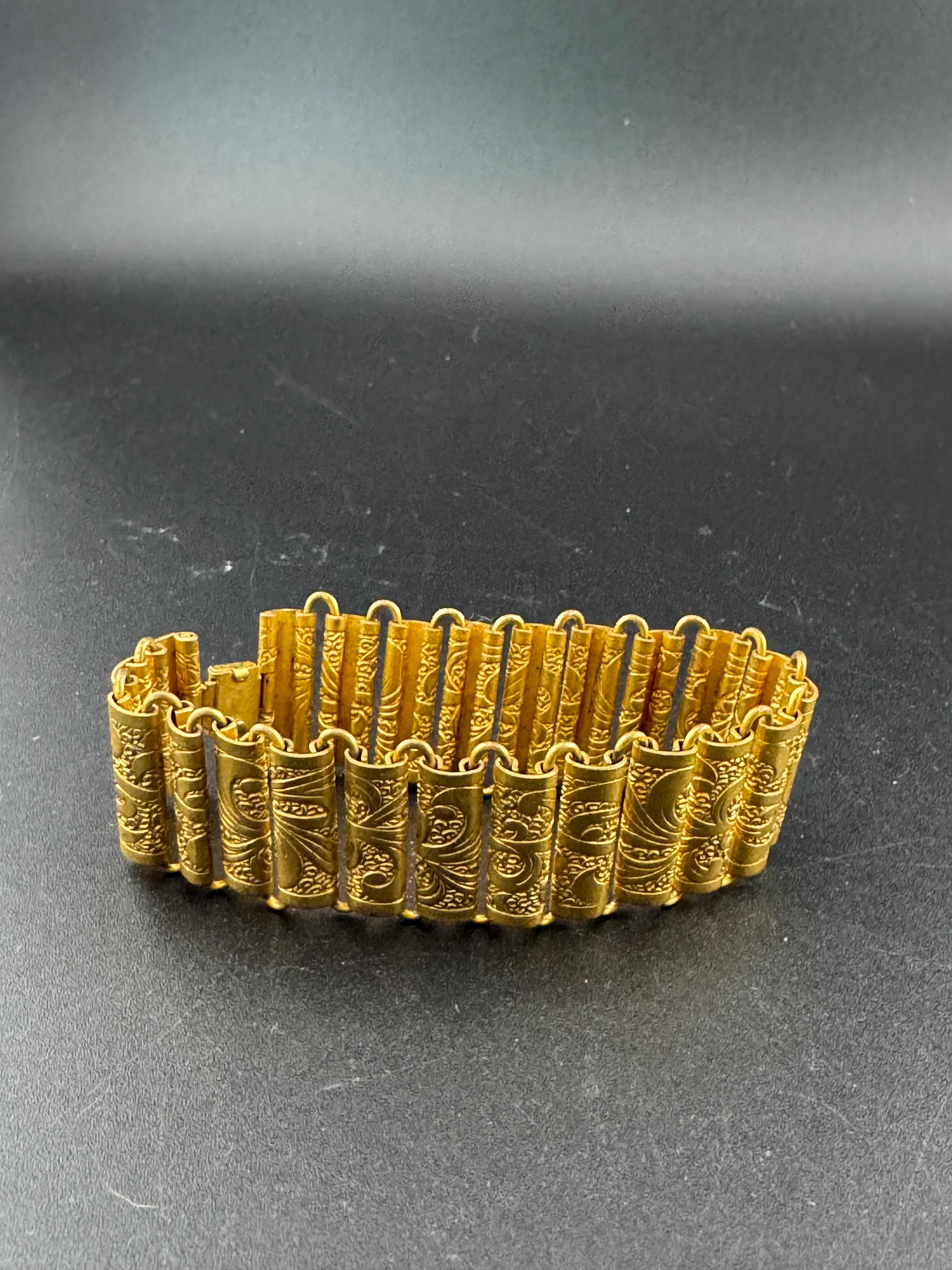 Antique 1930s Gold Tone Brass Cuff Bracelet - Petite Fit