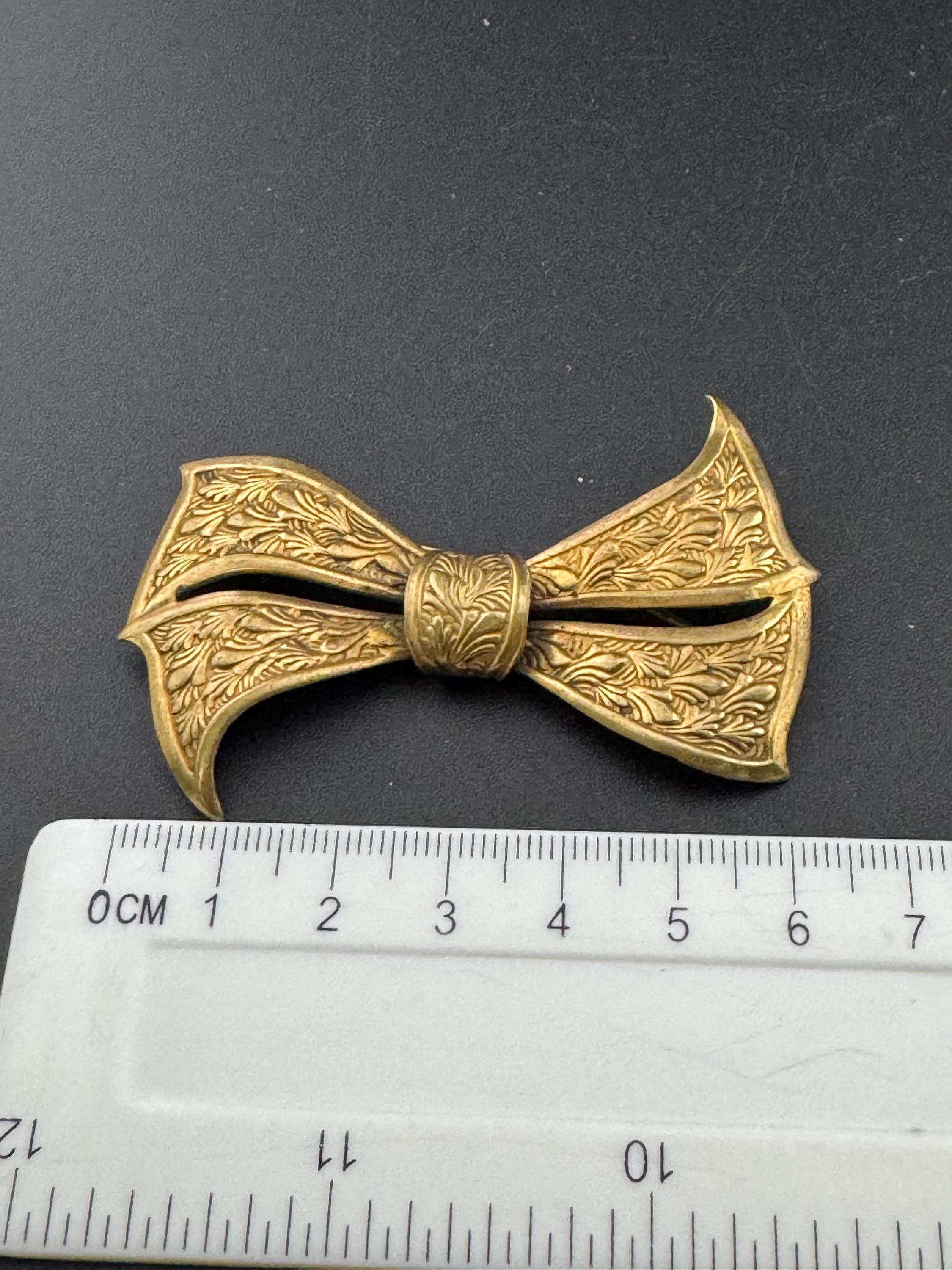 Vintage early czech gilt Art Deco filigree stamped and engraved brass gilt gold metal BOW brooch 6cm c clasp