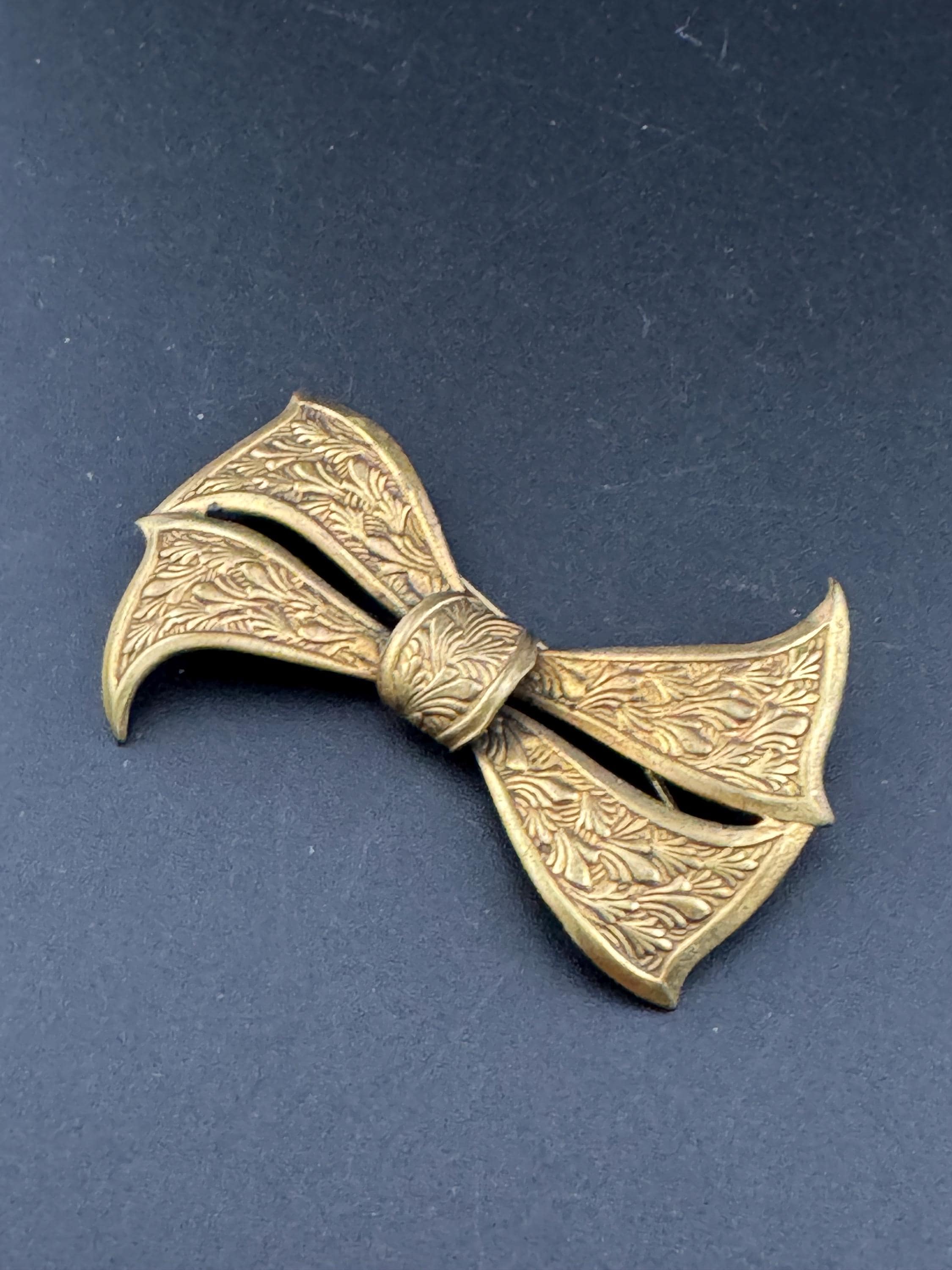 Vintage early czech gilt Art Deco filigree stamped and engraved brass gilt gold metal BOW brooch 6cm c clasp