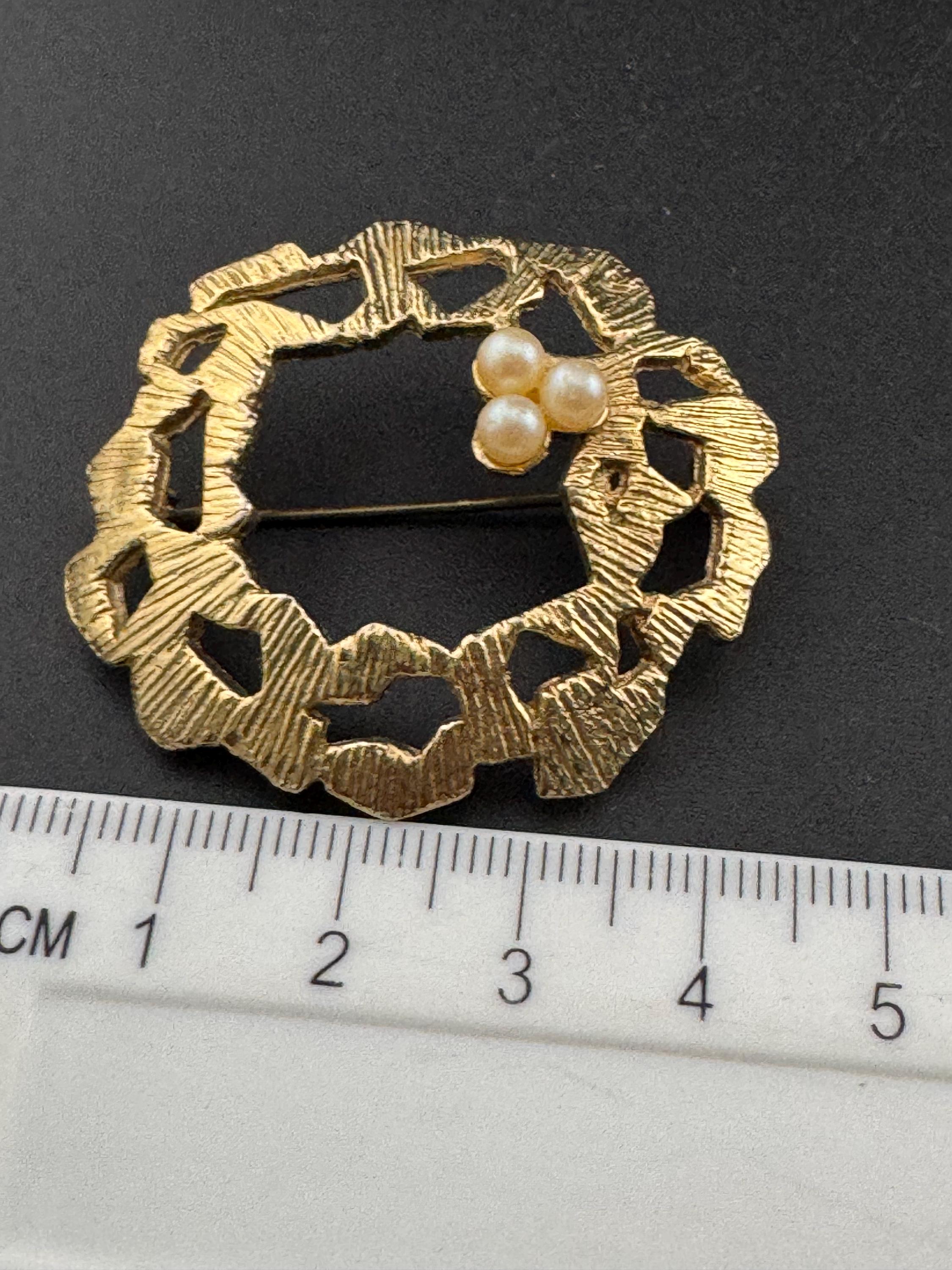 Vintage gold plated mid century abstract brutalist modernist faux Pearl brooch