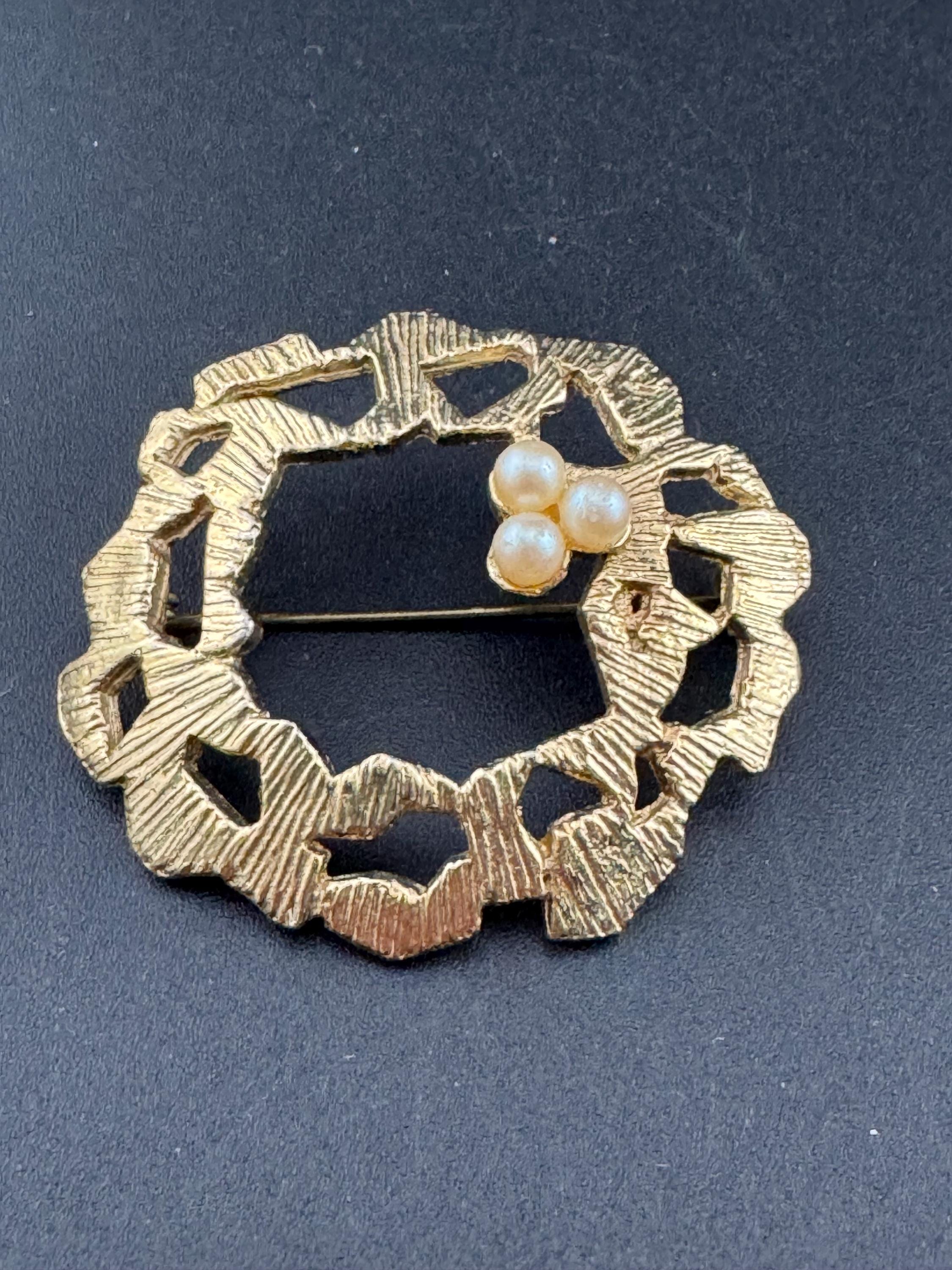 Vintage gold plated mid century abstract brutalist modernist faux Pearl brooch