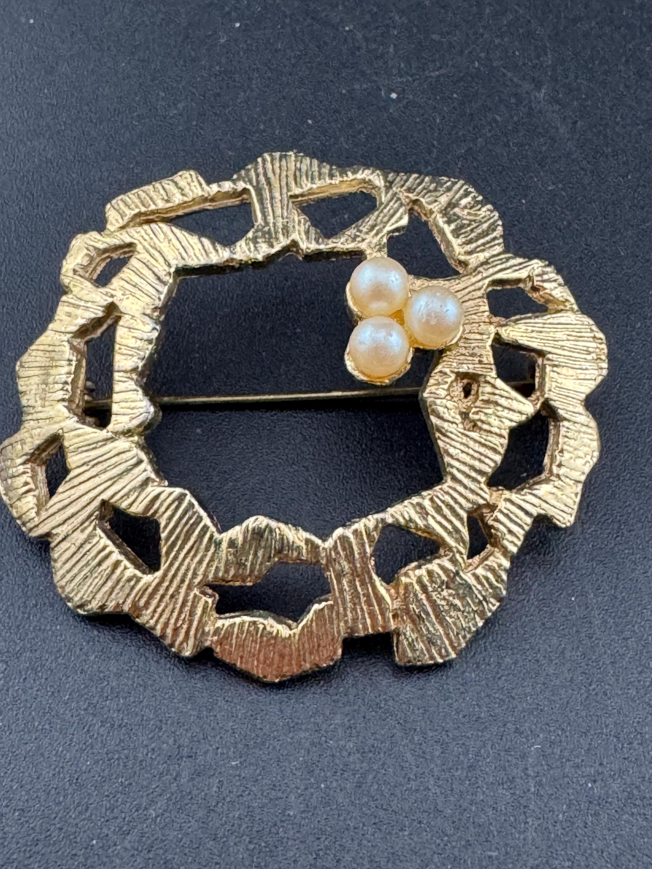 Vintage gold plated mid century abstract brutalist modernist faux Pearl brooch