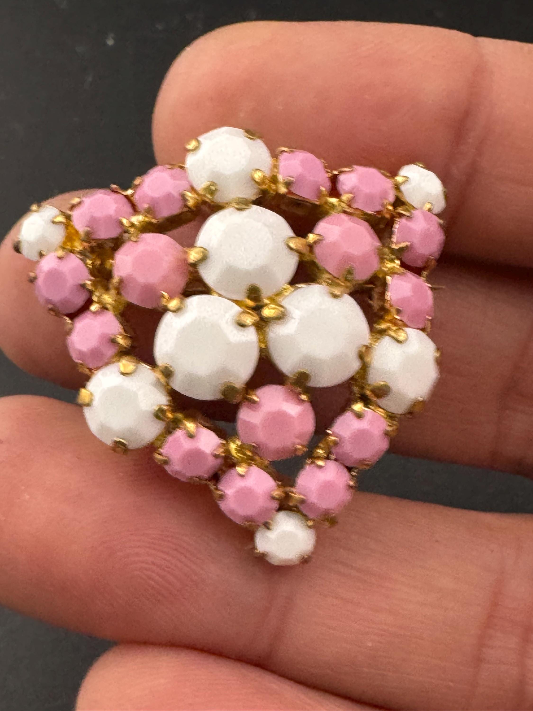 Vintage bubblegum pink and white Rhinestone diamanté paste brooch