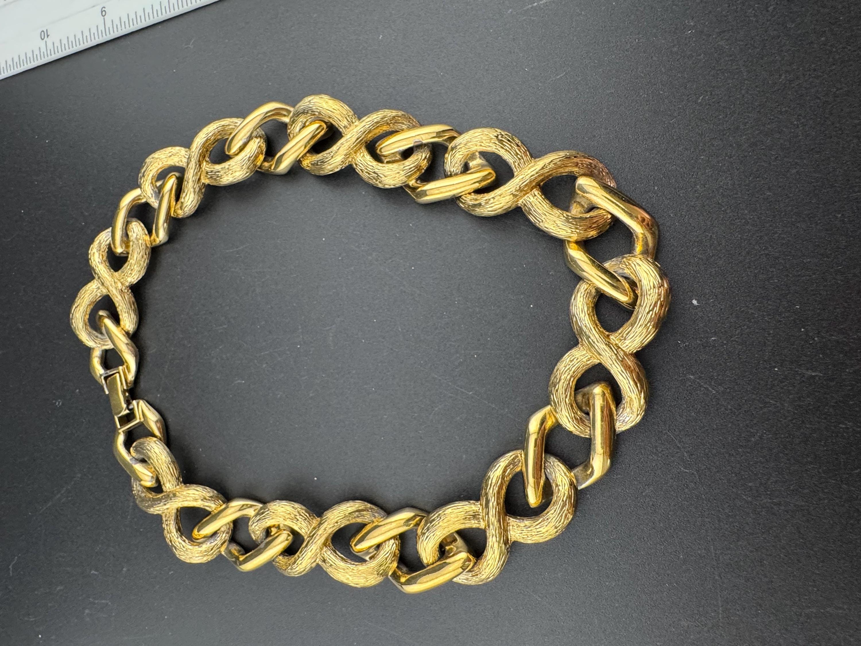 Vintage substantial 1980s wide textured cable link chunky gold tone choker necklace 43cm