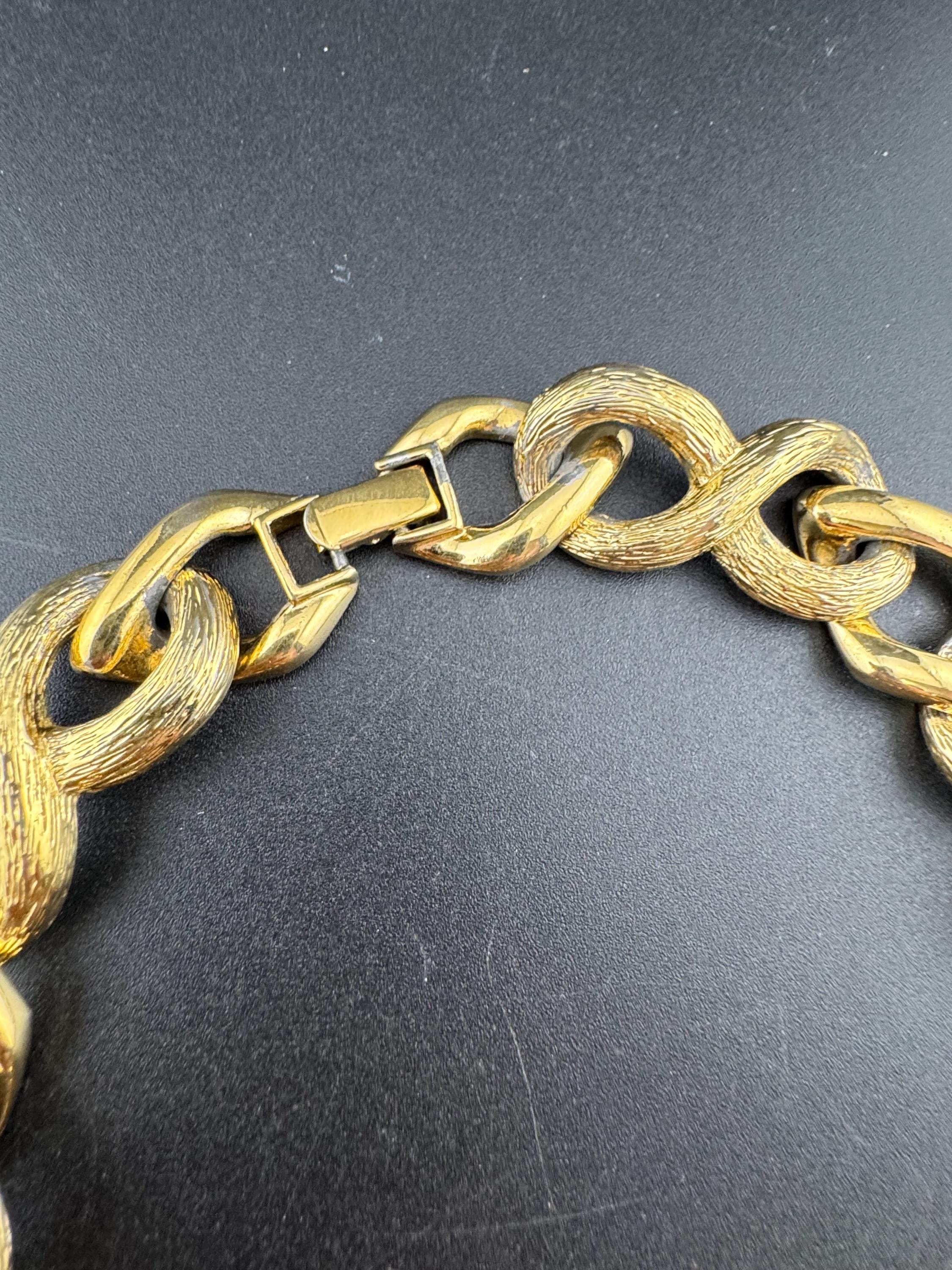 Vintage substantial 1980s wide textured cable link chunky gold tone choker necklace 43cm