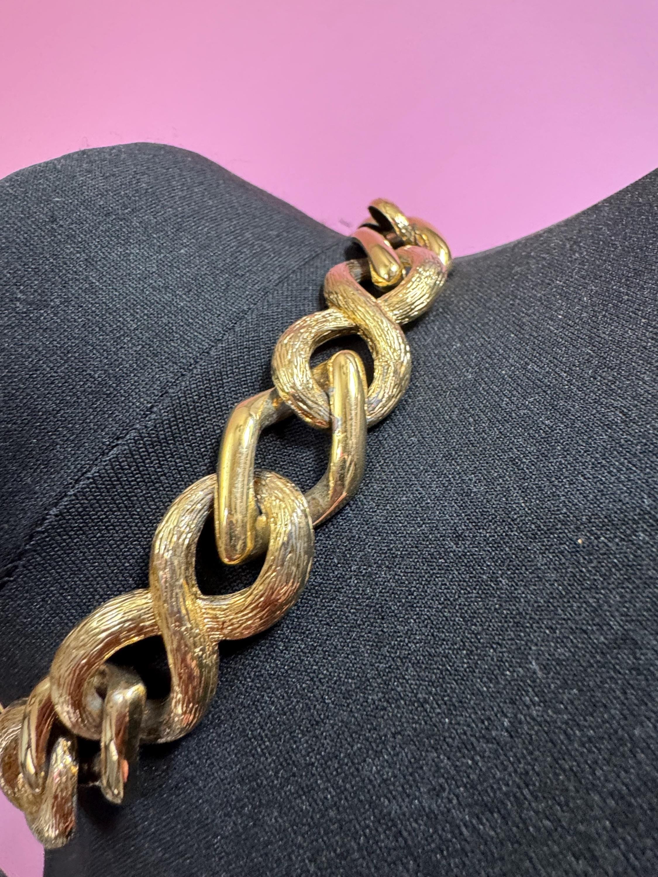 Vintage substantial 1980s wide textured cable link chunky gold tone choker necklace 43cm