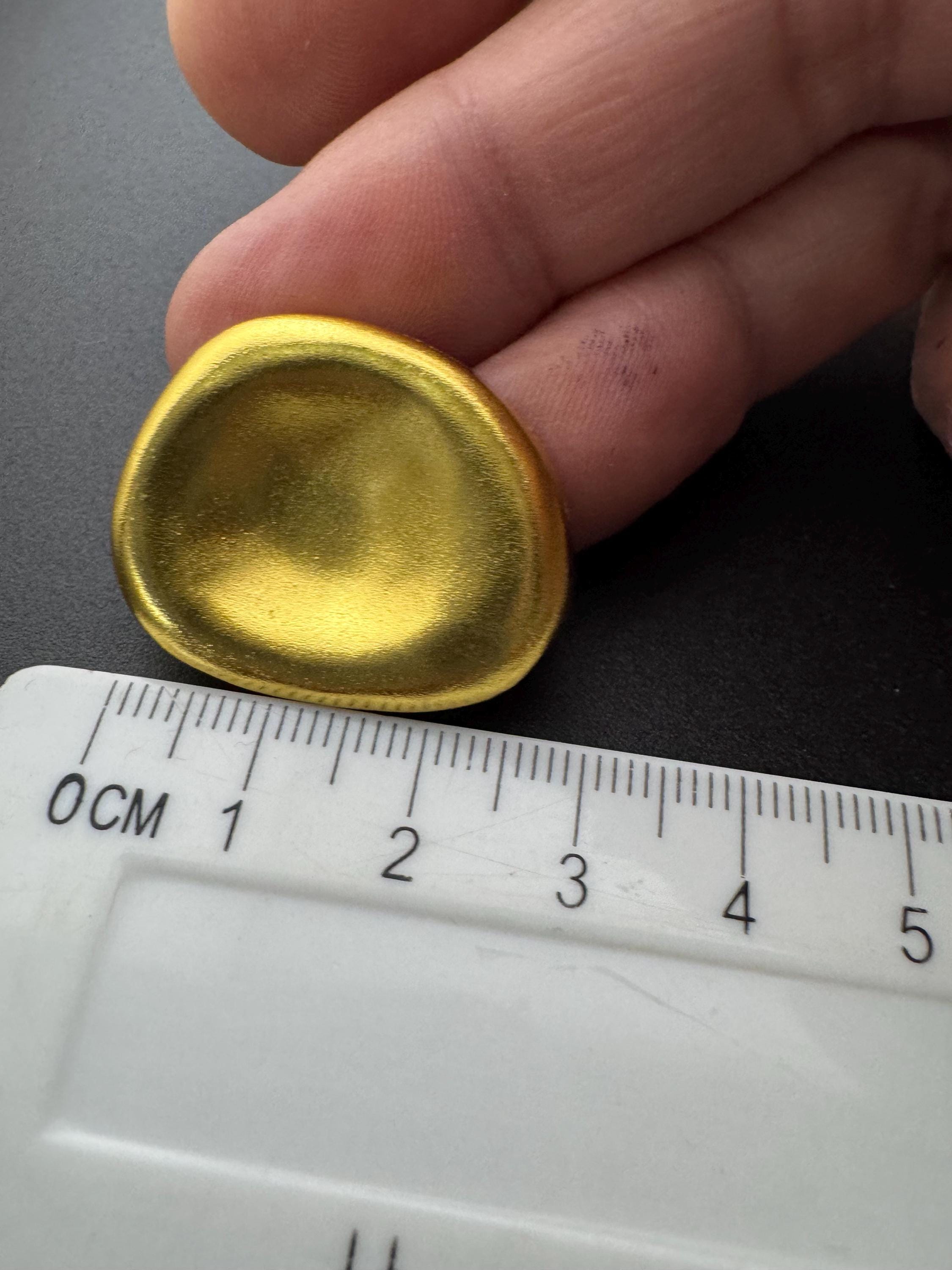 5 pieces Matt gold tone pebble buttons with metal shanks. choose your size 30mm or 20mm