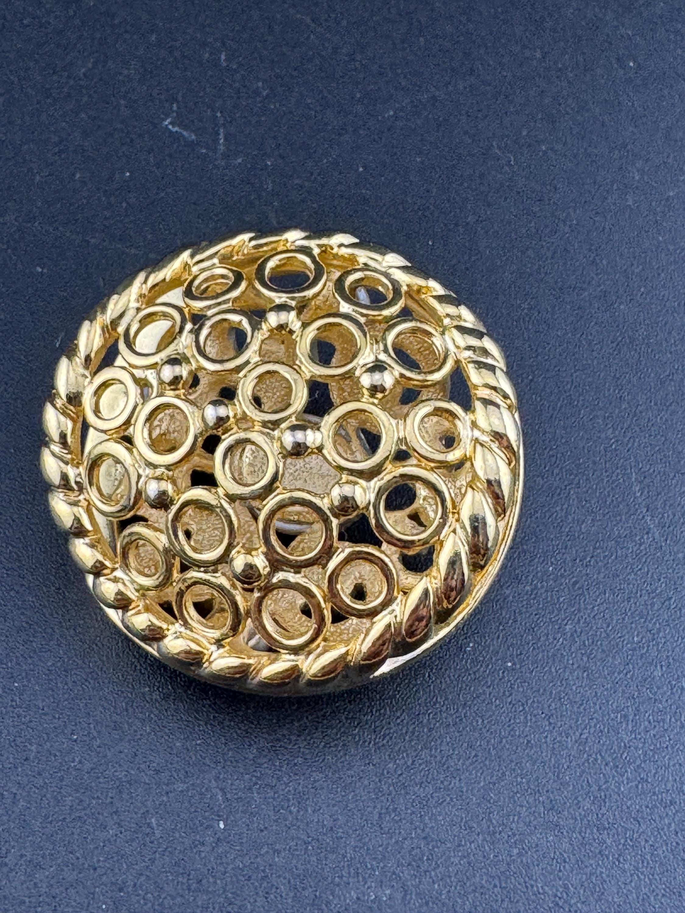 1980s classic Gold Tone open work Scarf ring with faux pearls