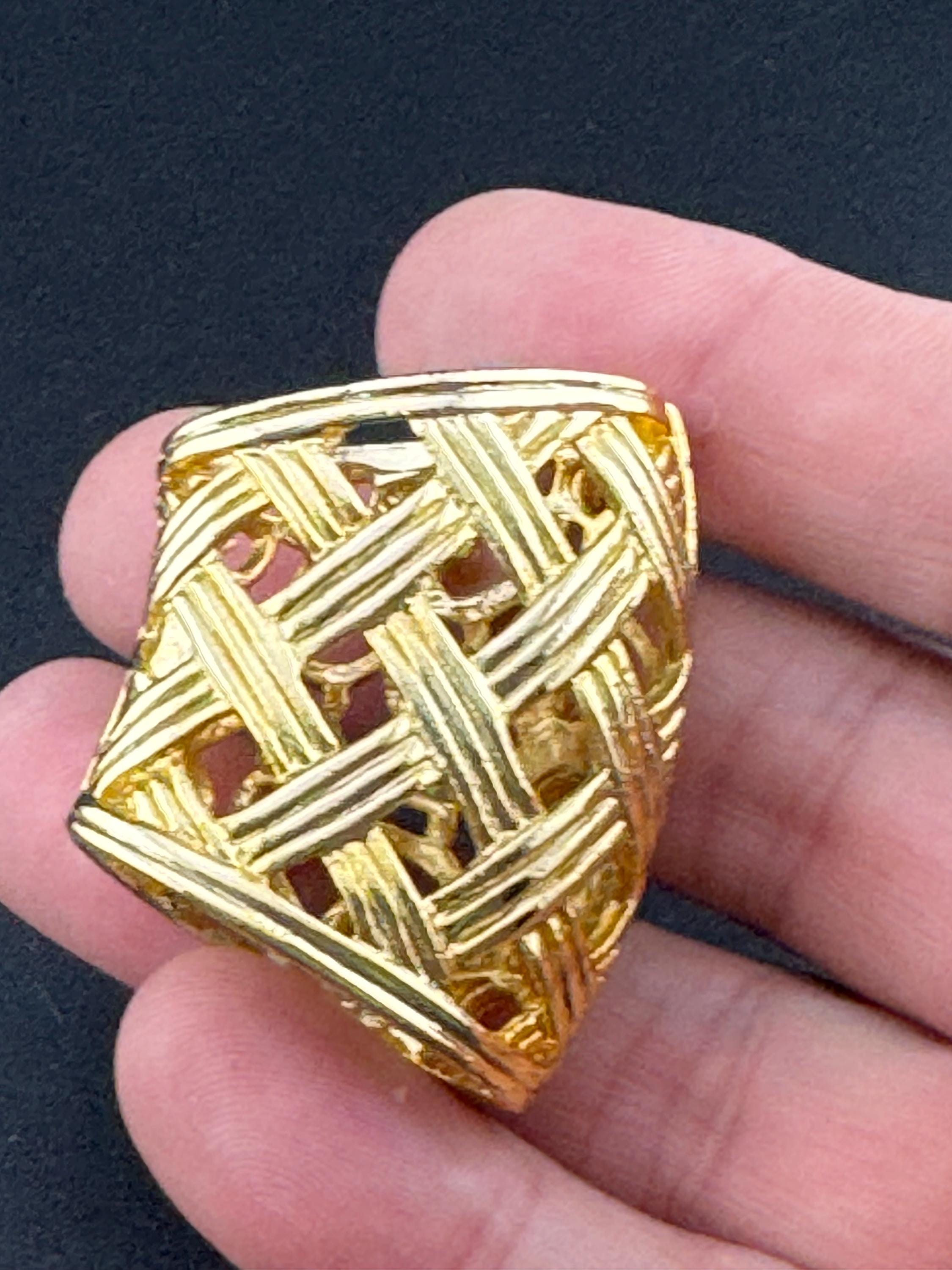 1980s classic Gold Tone open work reversible Scarf ring woven or hearts each side