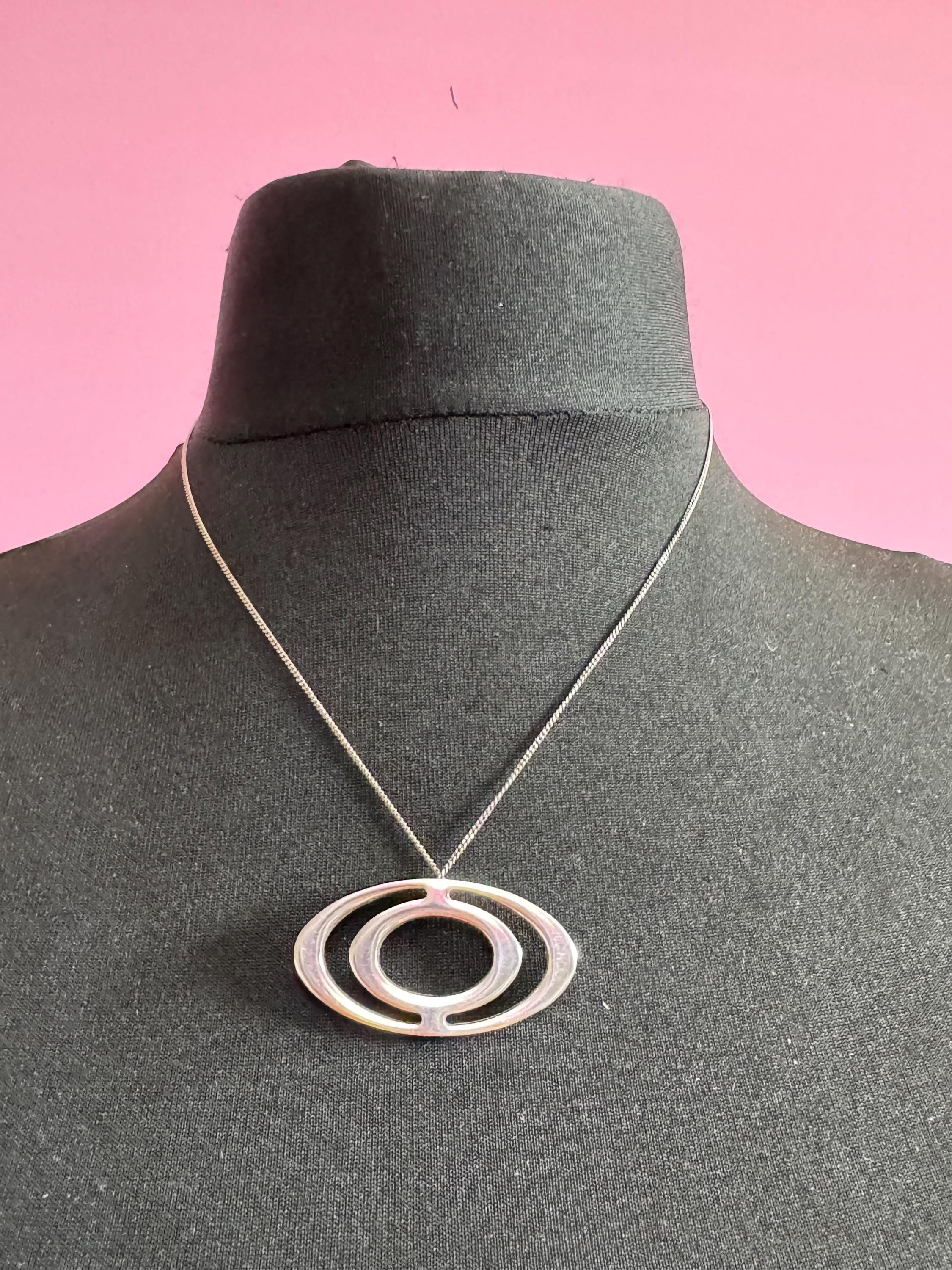 Vintage newbridge silverware 925 sterling silver modernist oval pendant and chain 48cm necklace 14 grams