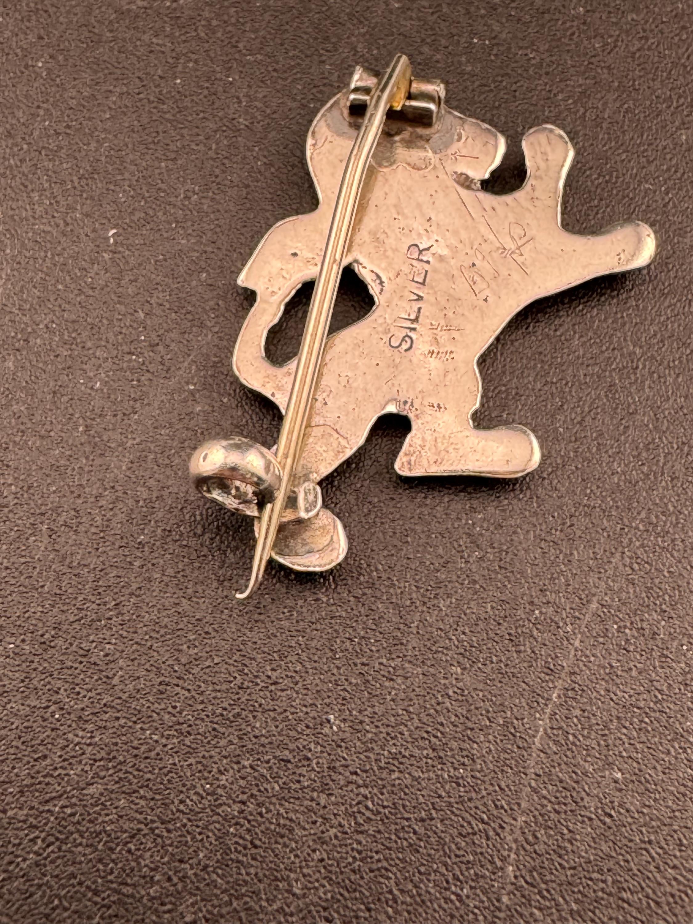 Vintage Small 3cm stamped Sterling rampant lion English brooch 3.8grams
