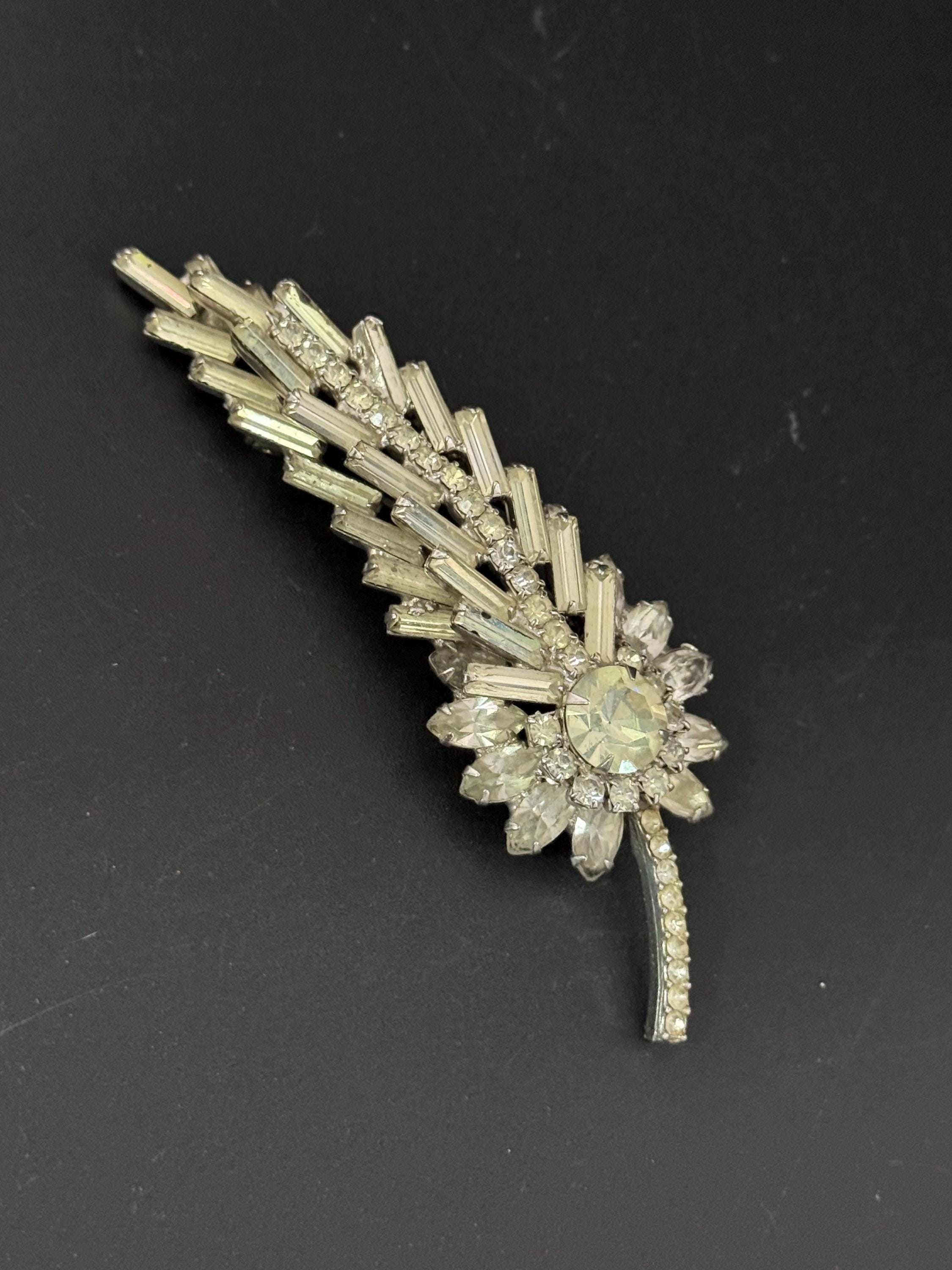 Vintage oversized 7cm long clear paste Diamanté silver tone feather fern leaf Brooch set with baguette crystals