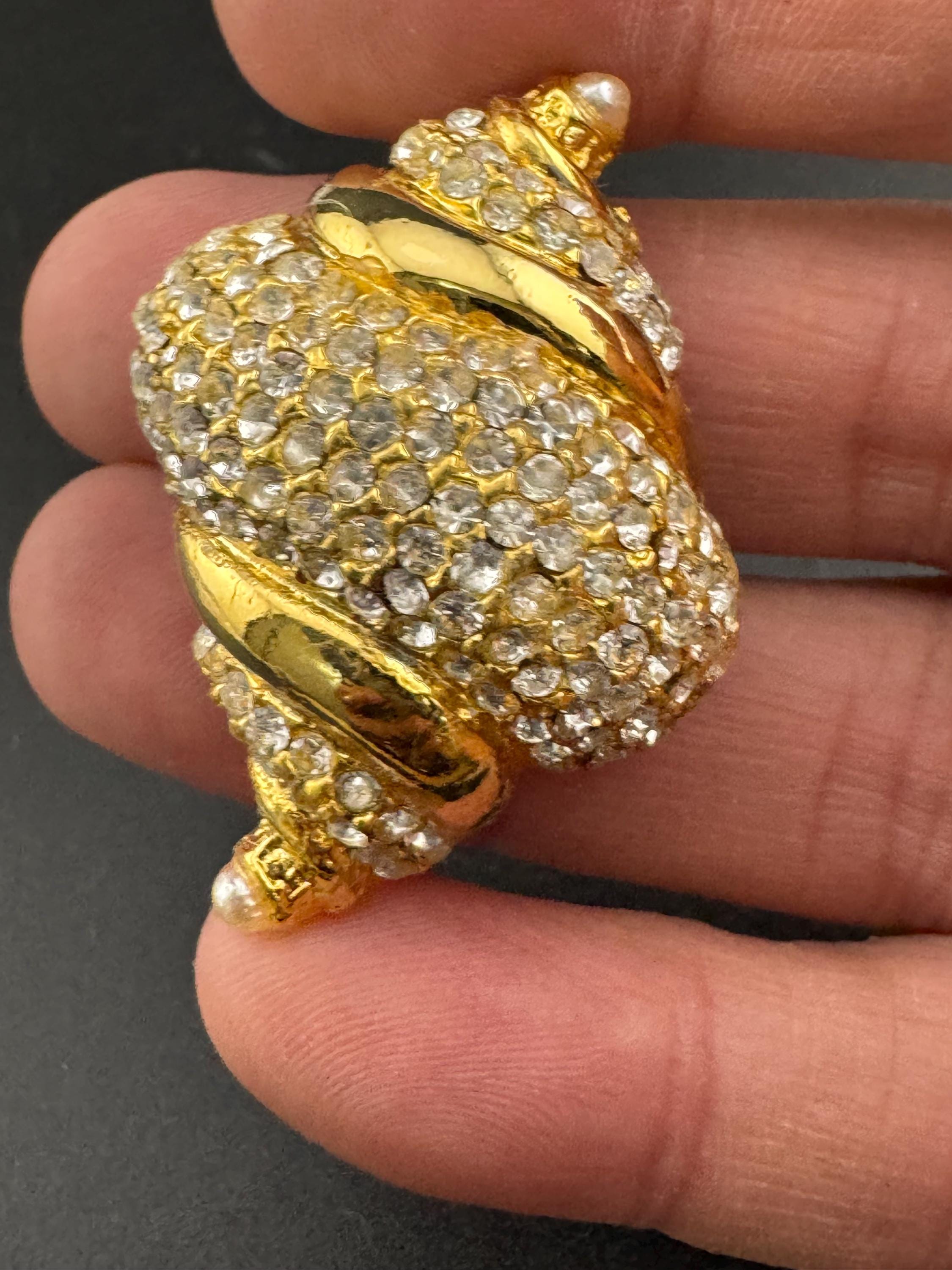 Vintage stylish gold tone clear diamanté enamel pearl conch sea shell Brooch