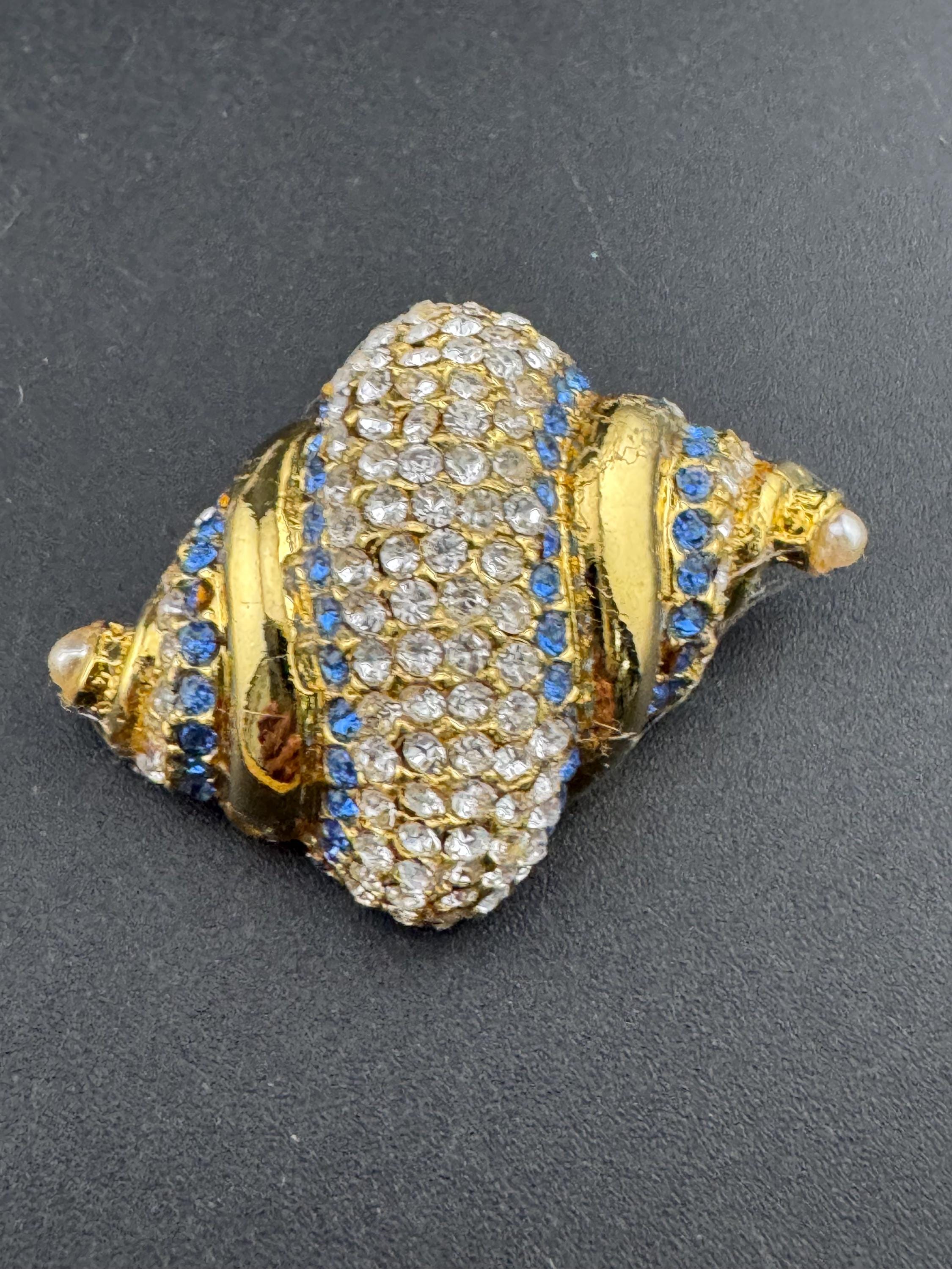 Vintage stylish gold tone clear and sapphire blue diamanté enamel pearl conch sea shell Brooch