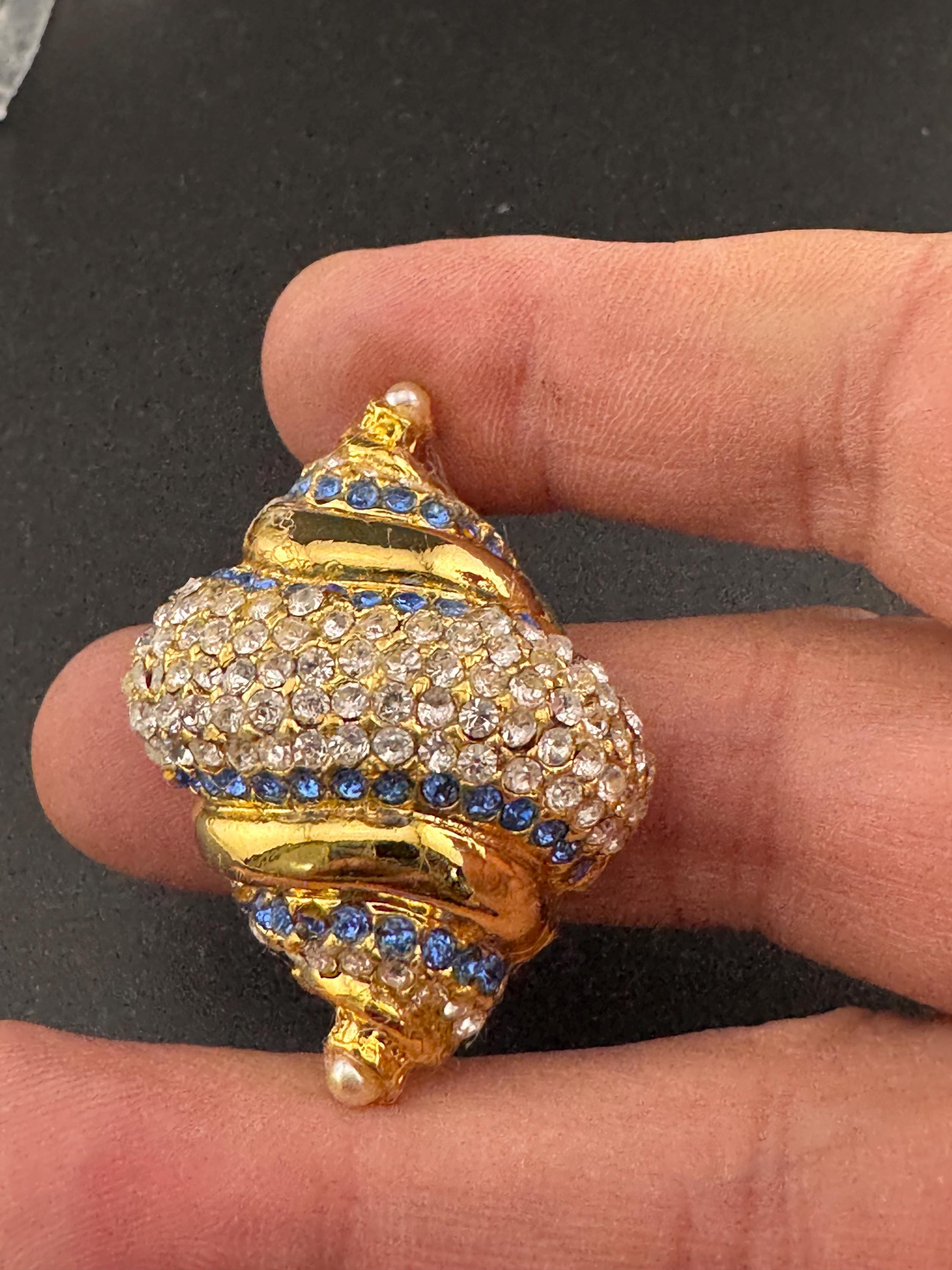 Vintage stylish gold tone clear and sapphire blue diamanté enamel pearl conch sea shell Brooch