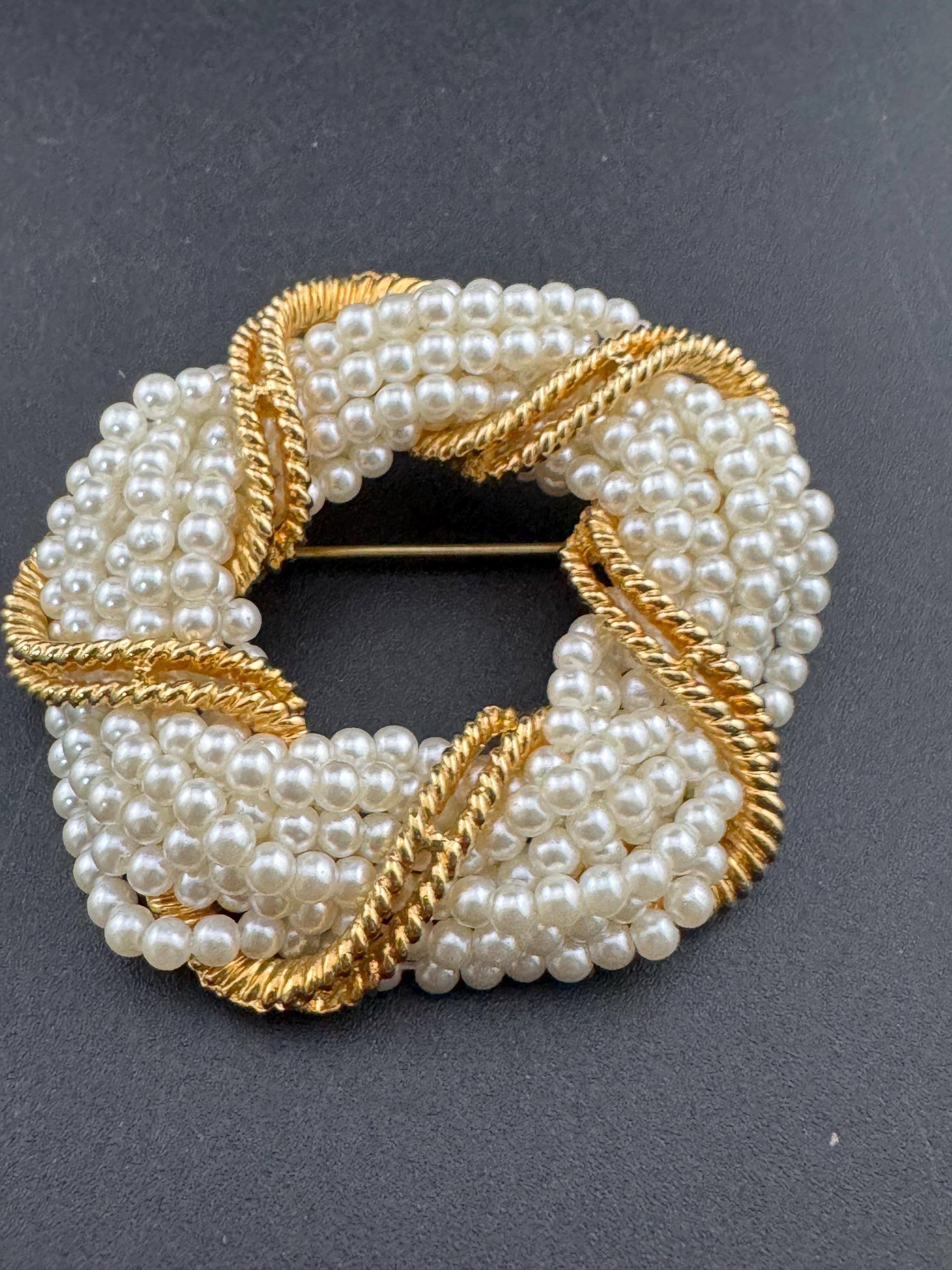 Vintage 80s Faux Pearl Brooch: Gold Tone Nautical Rope (6cm)