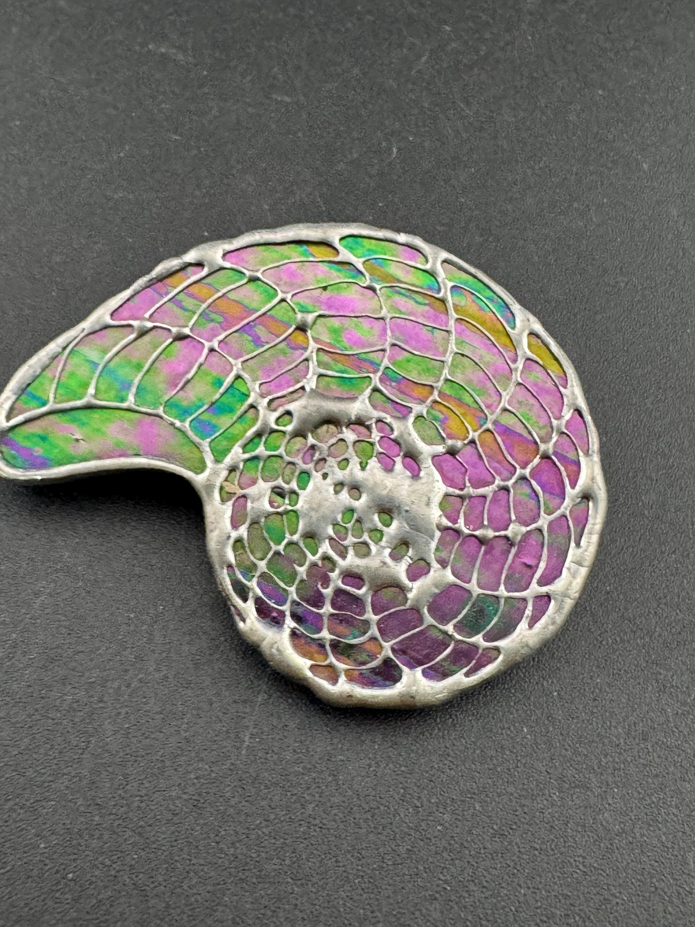 Large green and purple silver tone detailed stylised seashell ammonite brooch 5cm