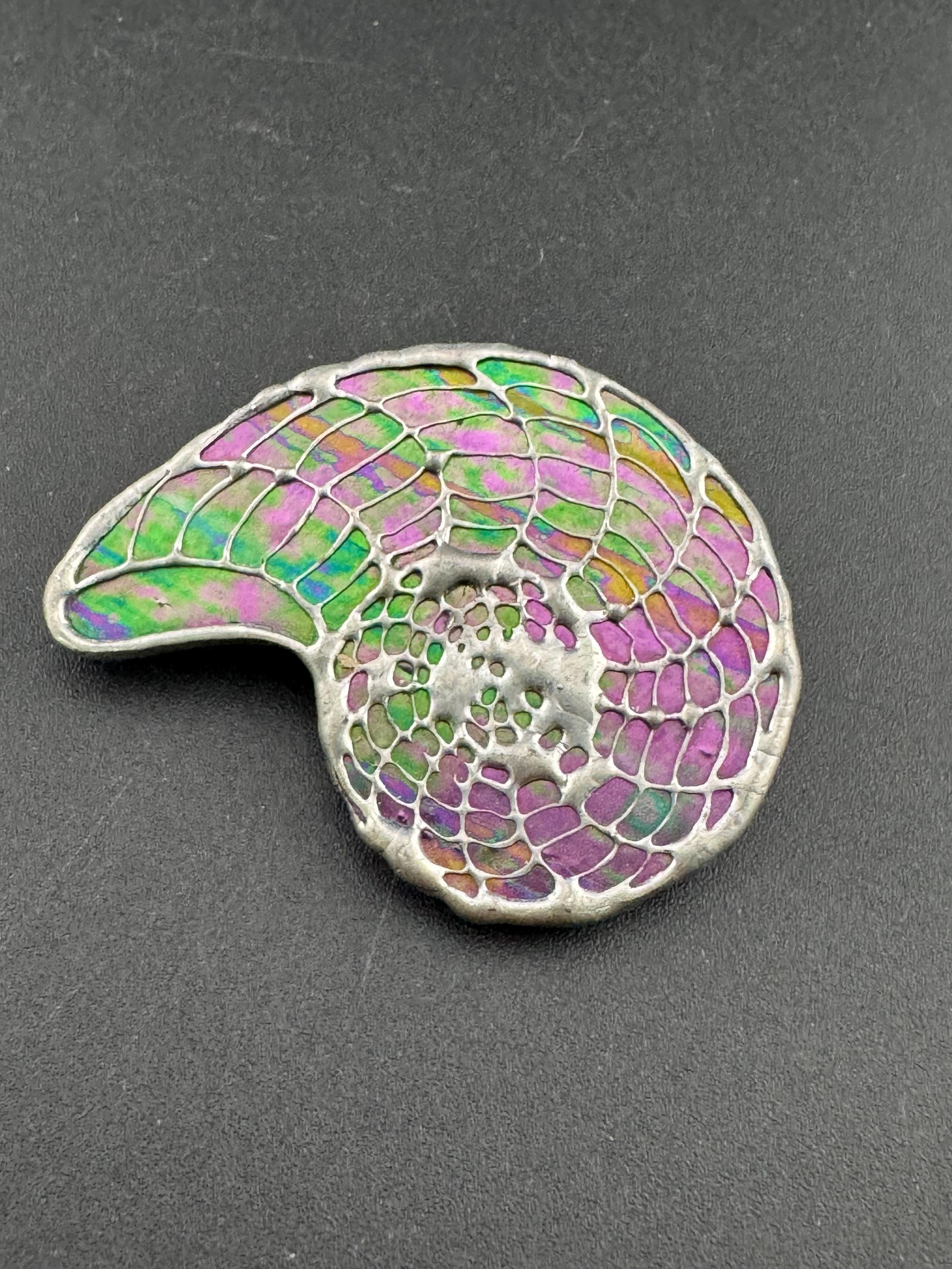 Large green and purple silver tone detailed stylised seashell ammonite brooch 5cm