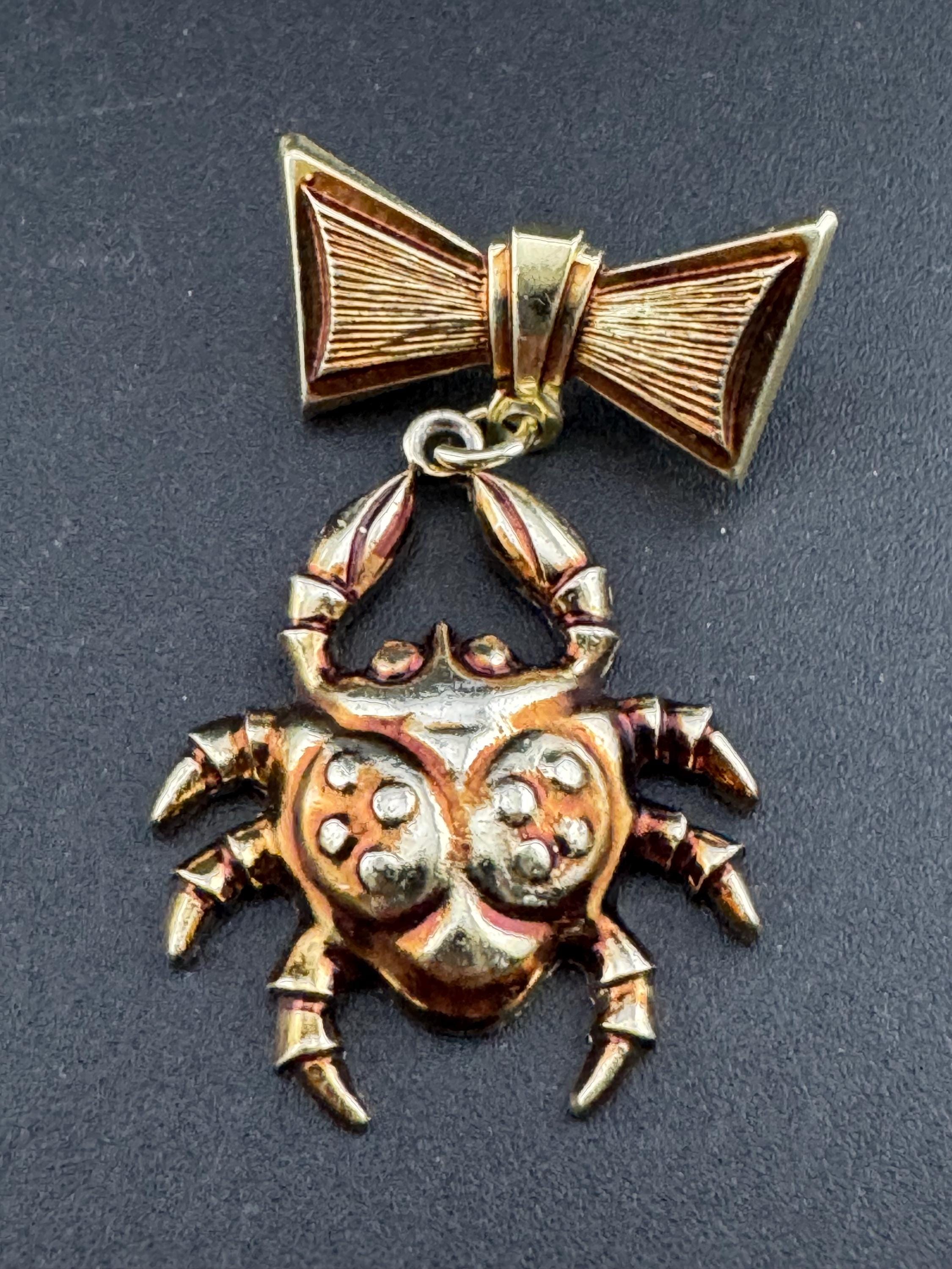 Cute kitsch copper gold tone hanging nautical crab bow Brooch gift for cancerian