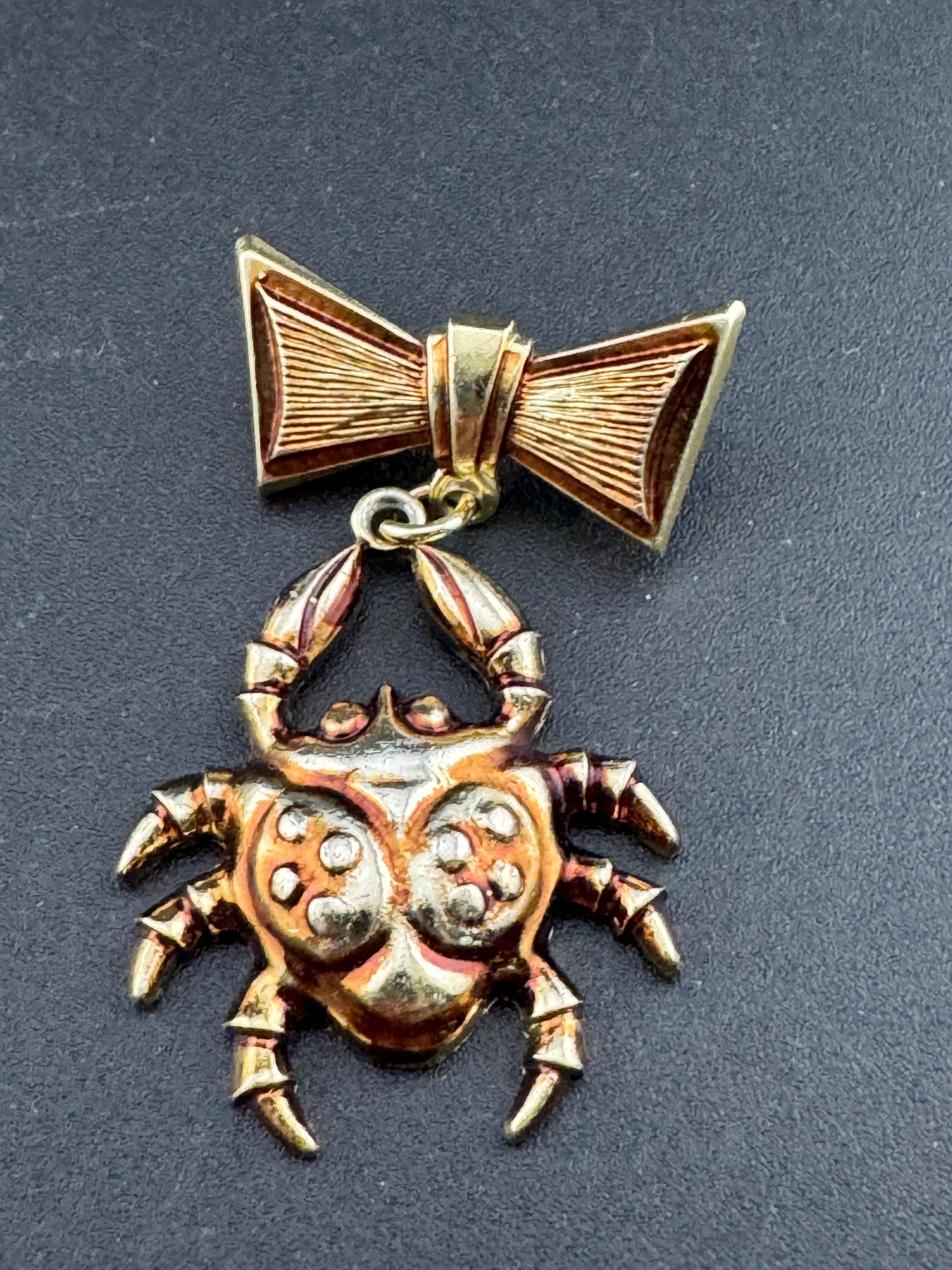 Cute kitsch copper gold tone hanging nautical crab bow Brooch gift for cancerian