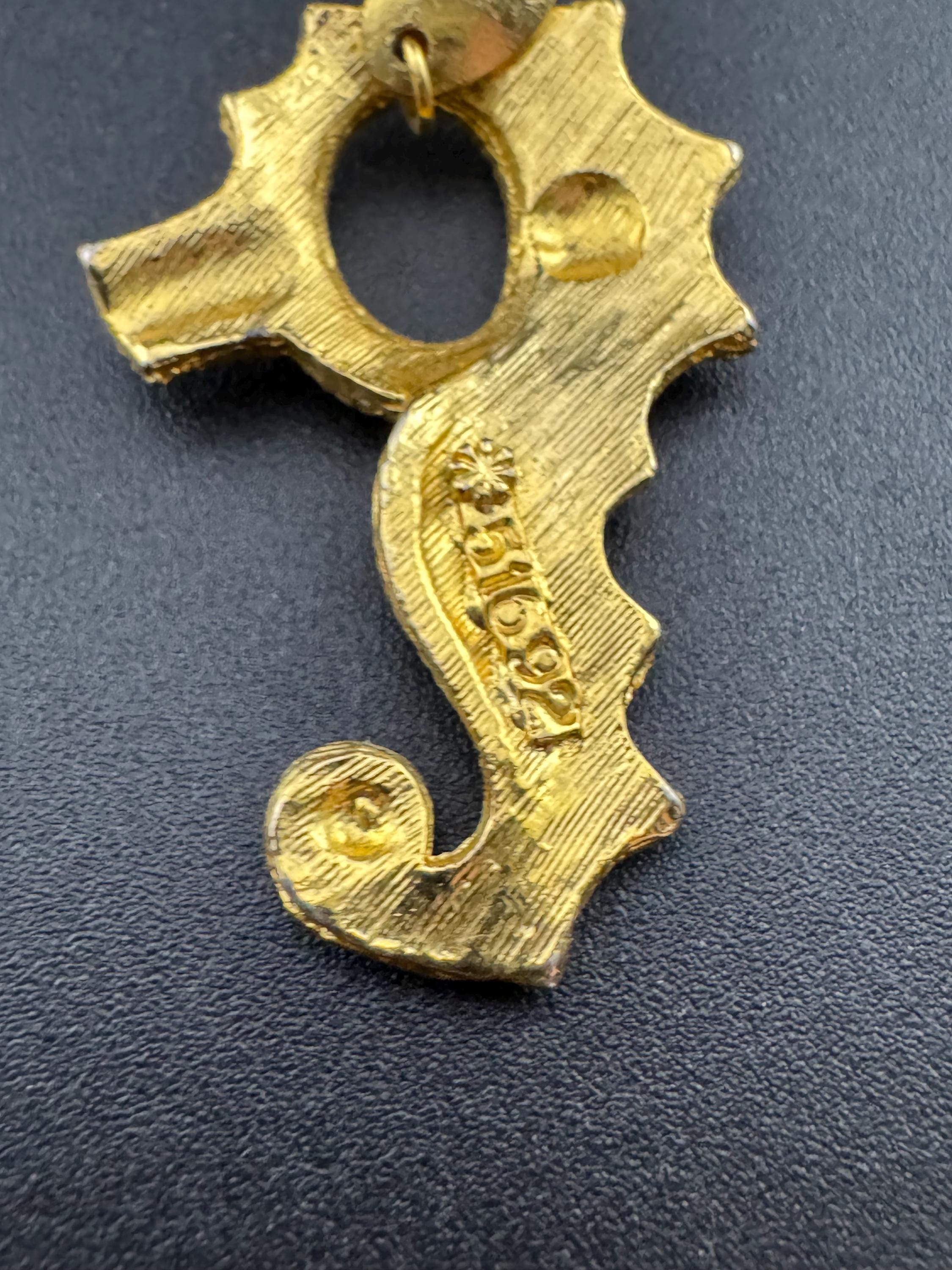 Vintage gold tone yellow enamel 5cm seahorse pendant on 60cm chain necklace