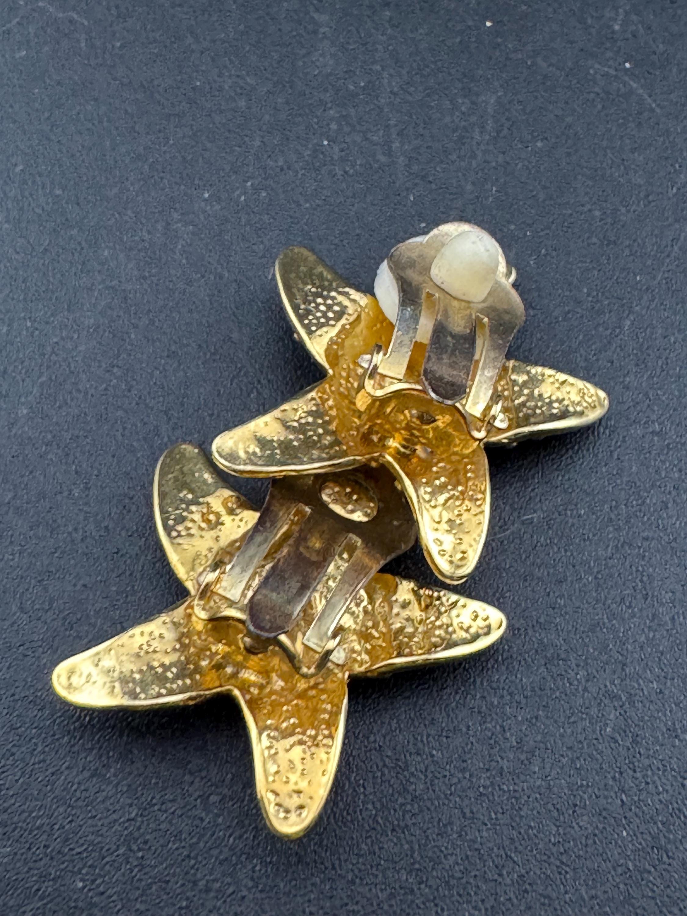 Vintage small Nautical gold tone and diamanté starfish stud clip on earrings