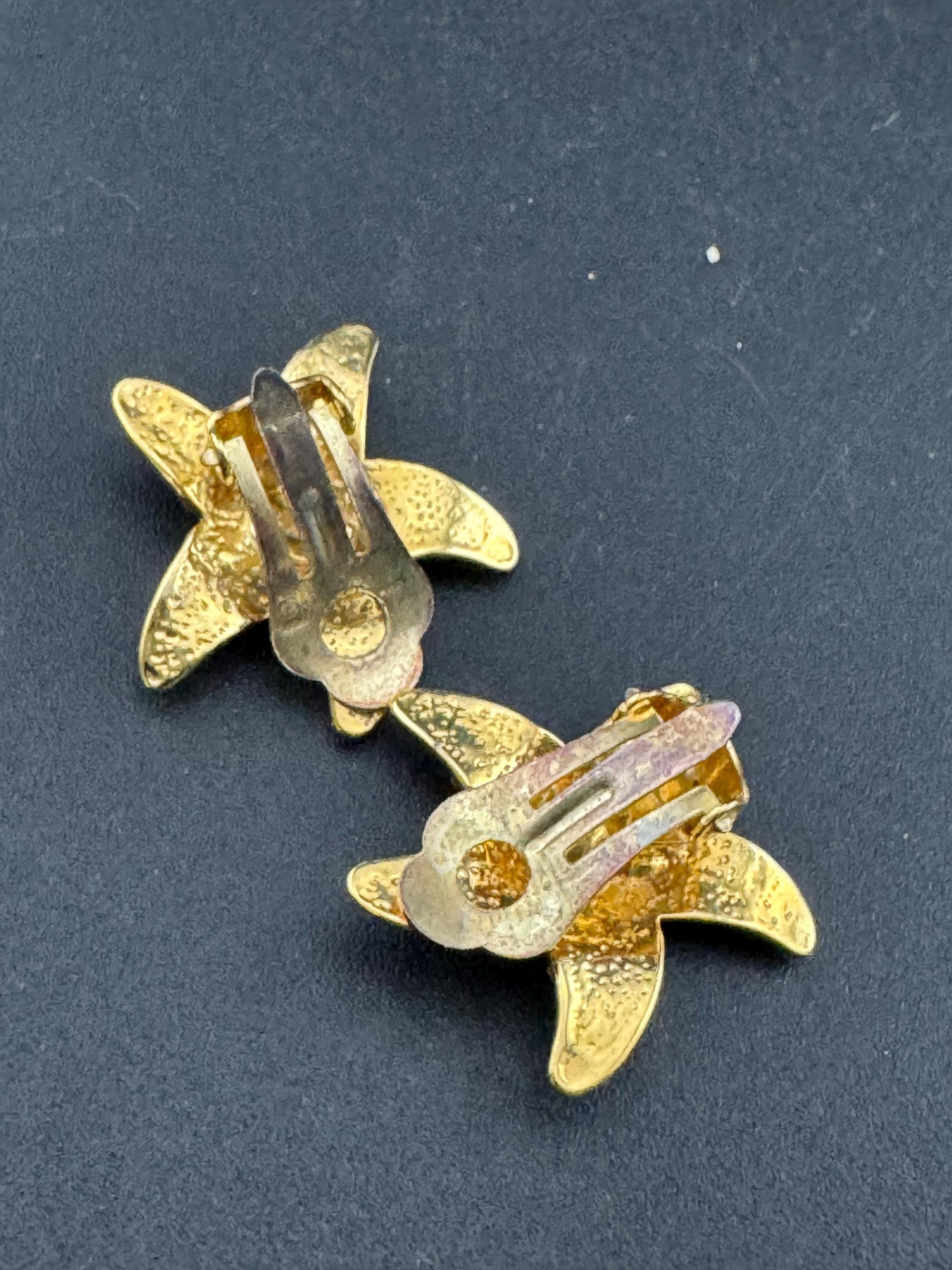 Vintage small Nautical gold tone and diamanté starfish stud clip on earrings