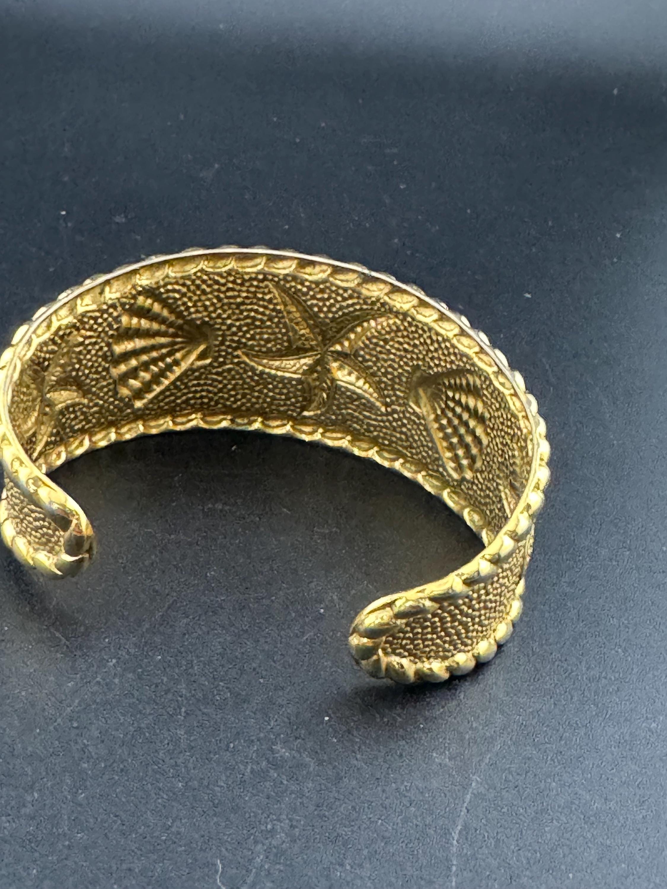 Vintage big gold tone nautical seashell starfish wide open cuff bangle,