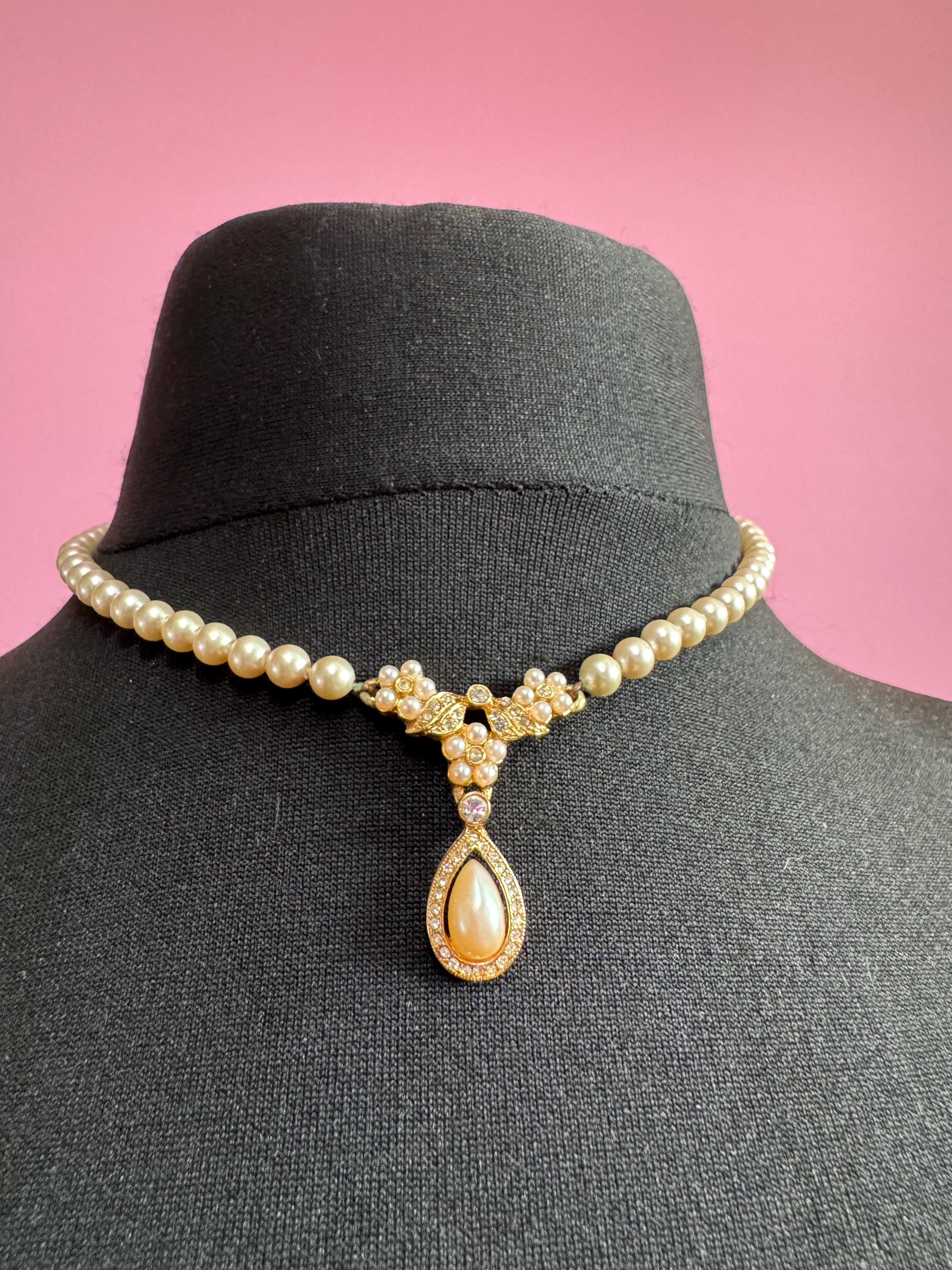 Signed Rosita cream glass pearl necklace with teardrop pendant, single strand row of pearls gold tone