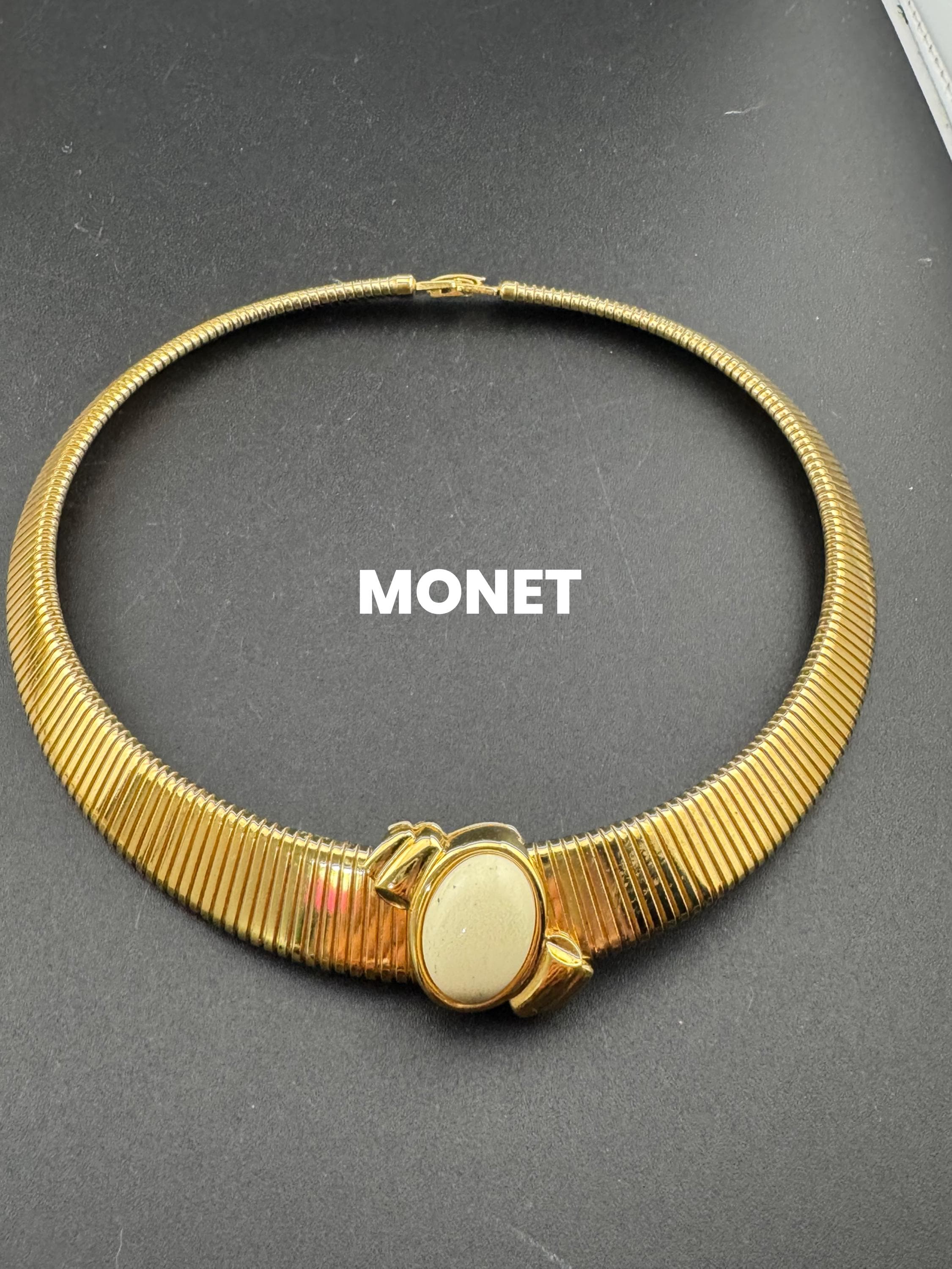 Signed MONET Vintage Omega link Gold Tone flat link Choker with large central cream pearl Cabochon