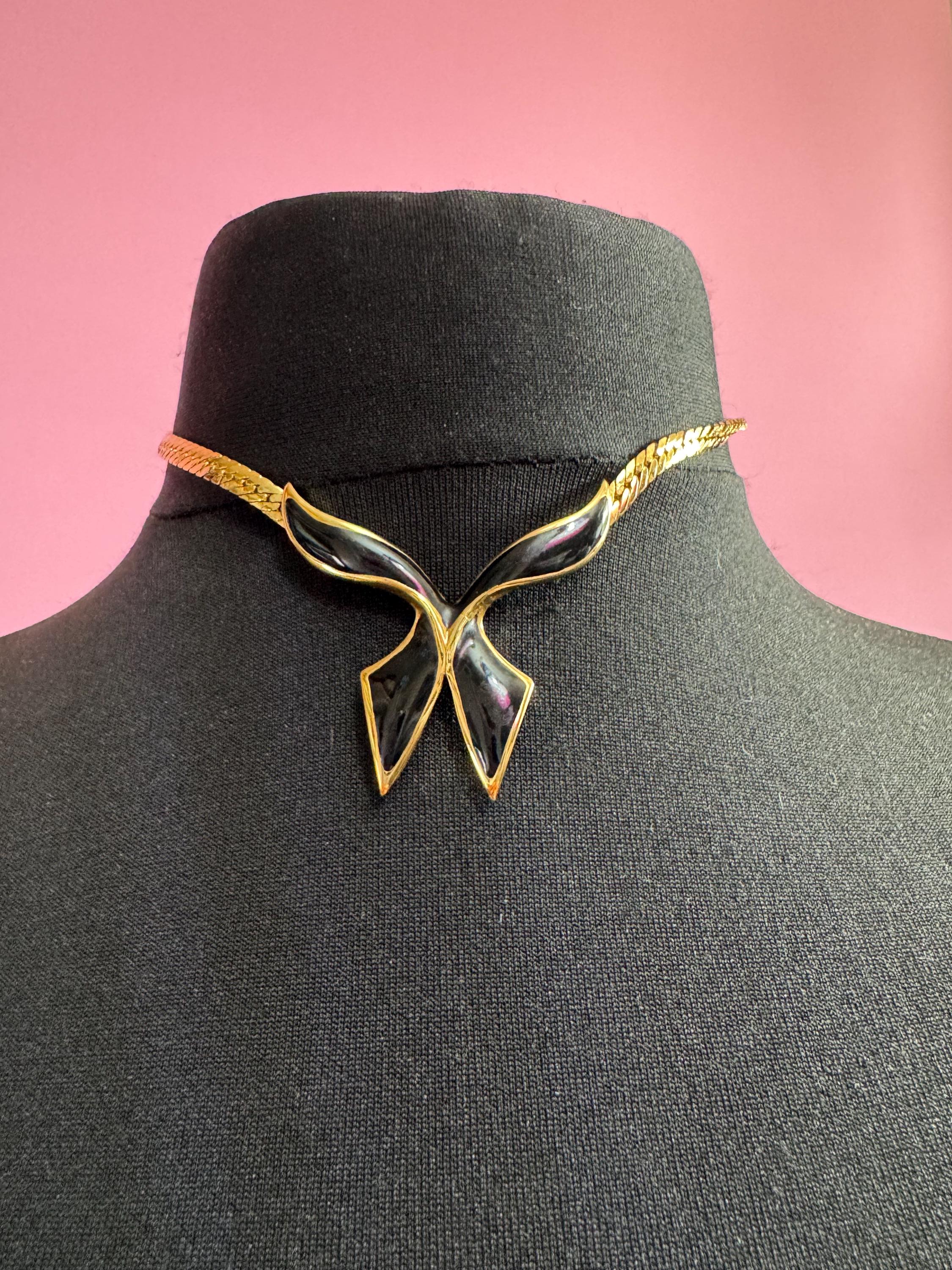 Petite neck 39cm Signed d’orlan designer black enamel gold tone ribbon bow pendant necklace